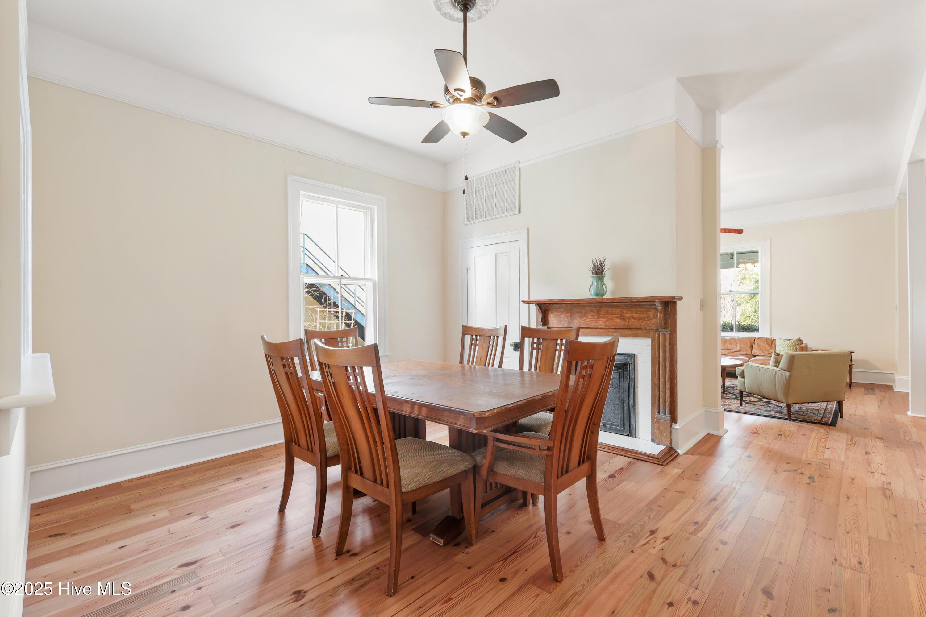 100528129 | Photo 52