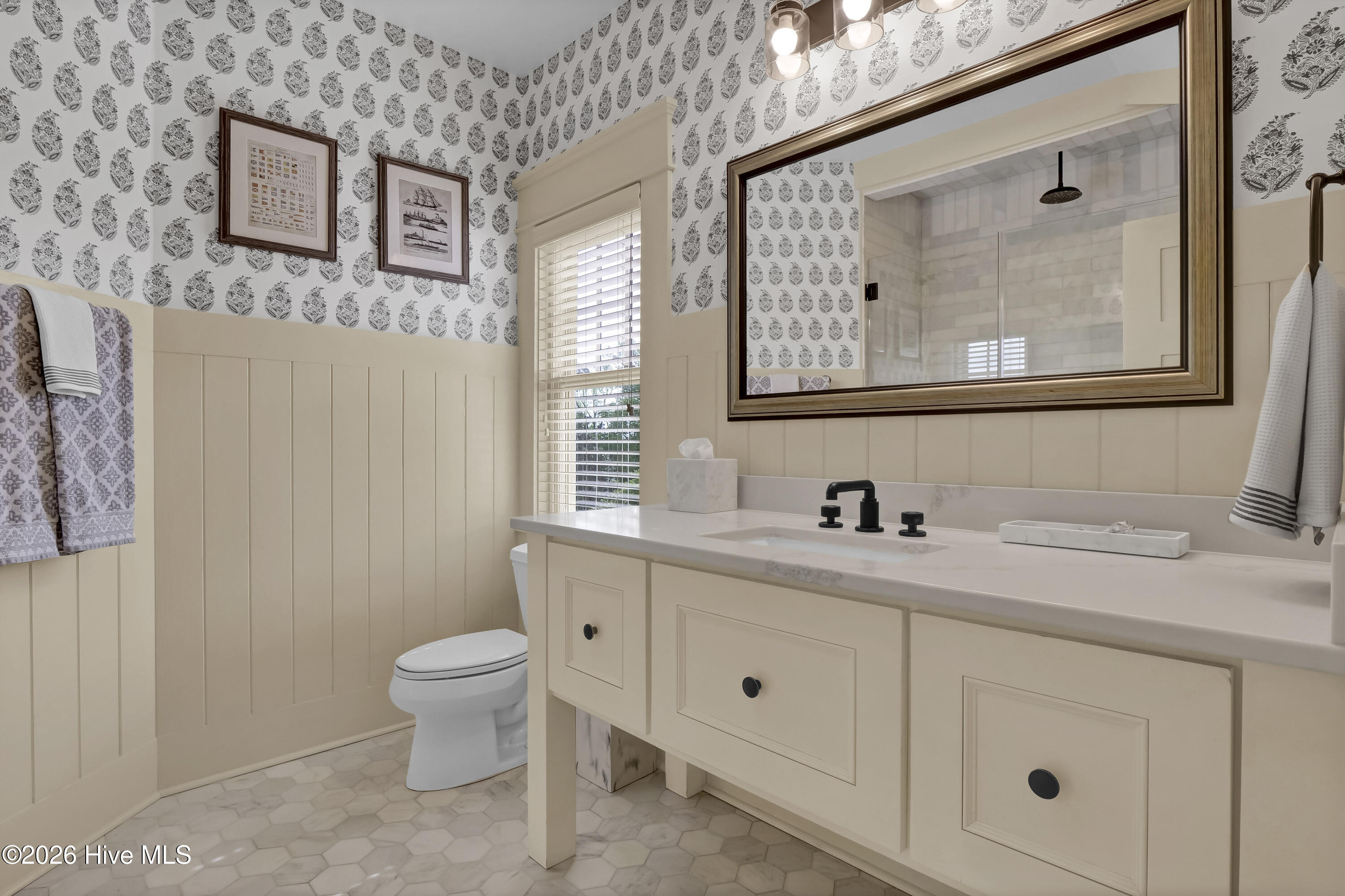 100552686 | Photo 24