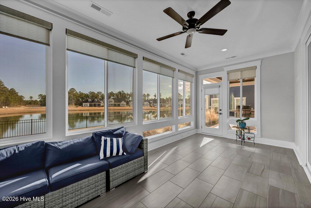 100547868 | Photo 18