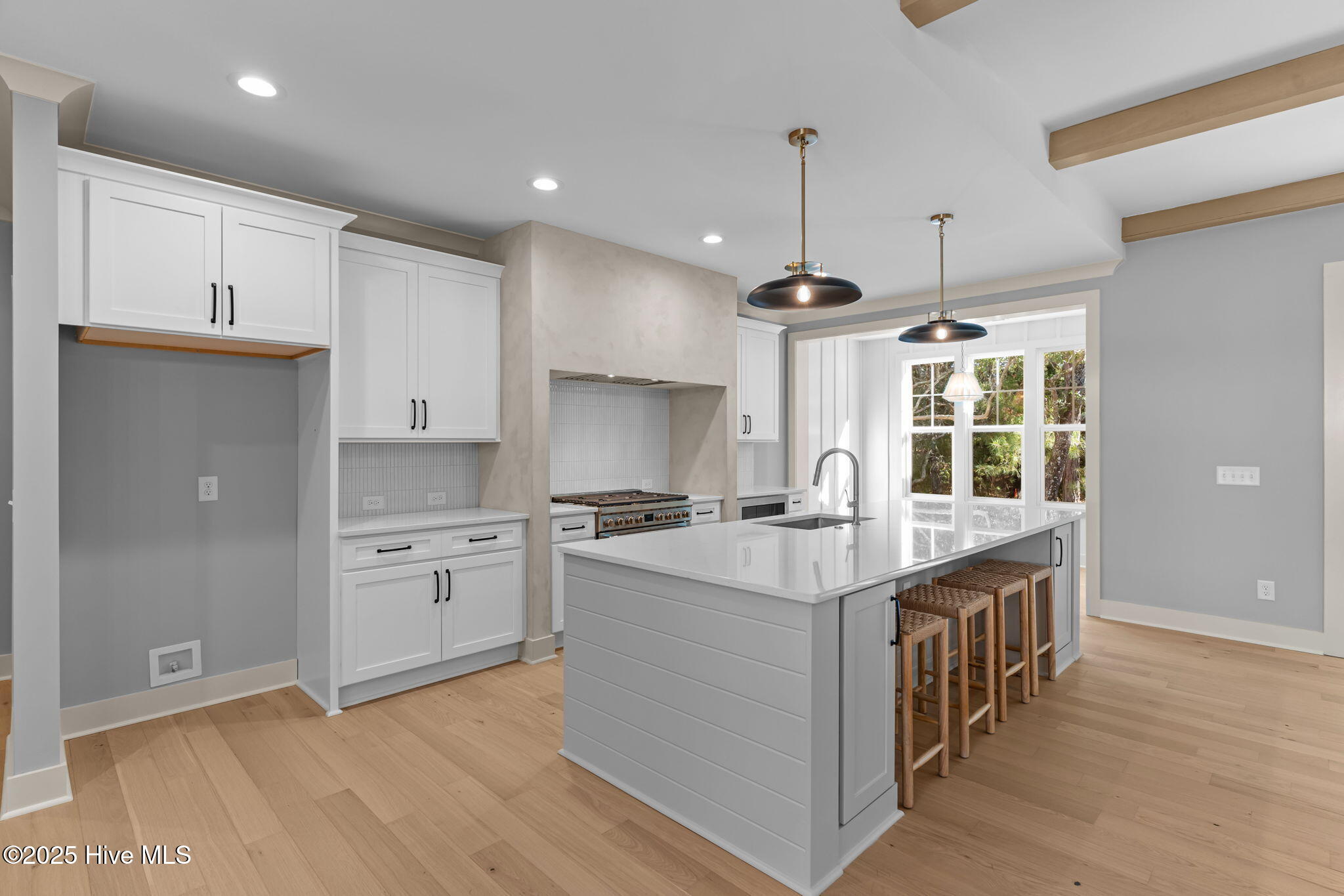 100532688 | Photo 14