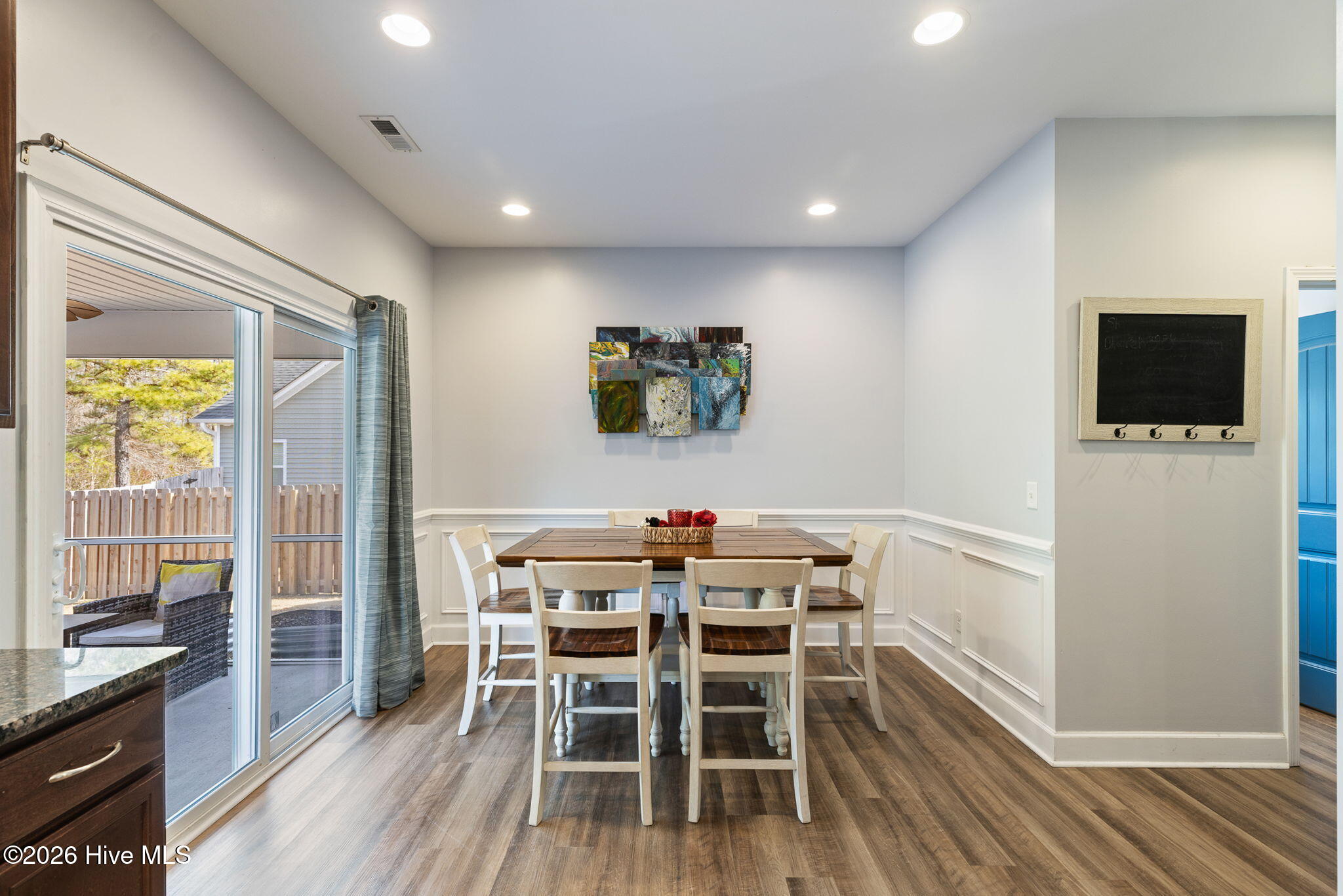 100550782 | Photo 26