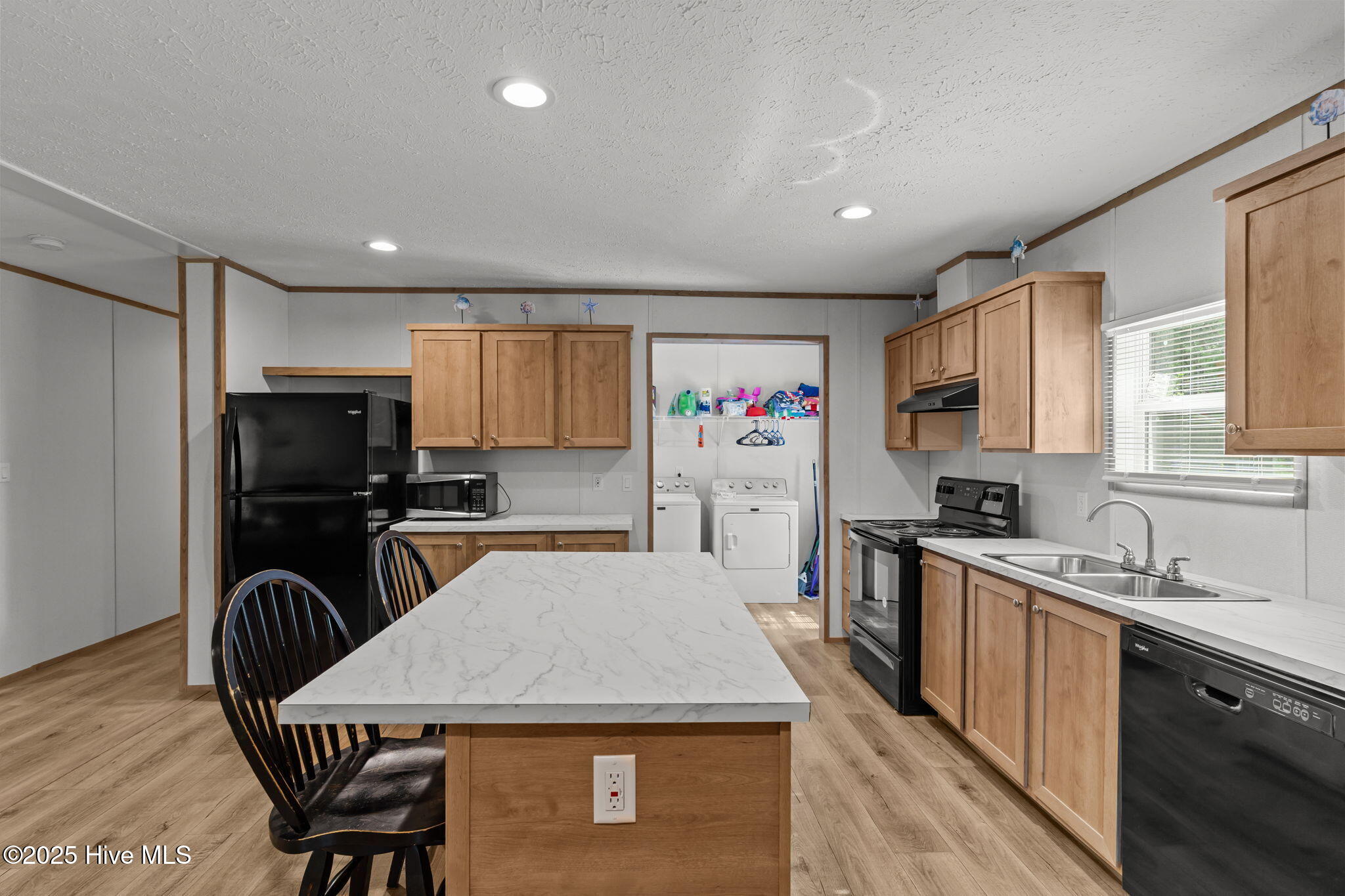 100522935 | Photo 10