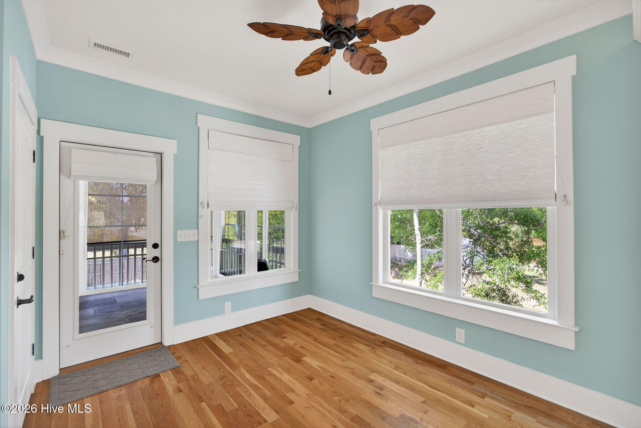 100548622 | Photo 21