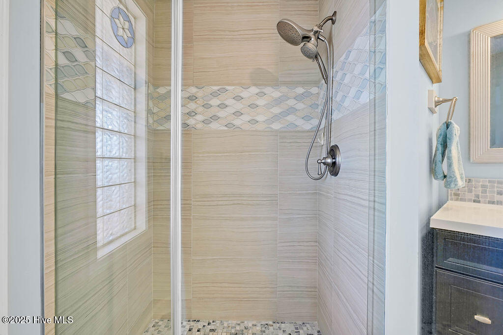 100529088 | Photo 32