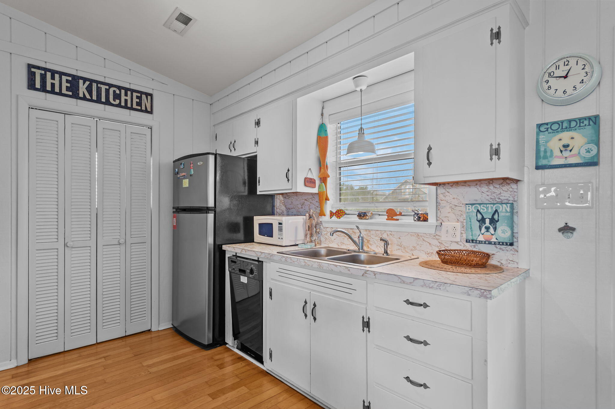 100531586 | Photo 15