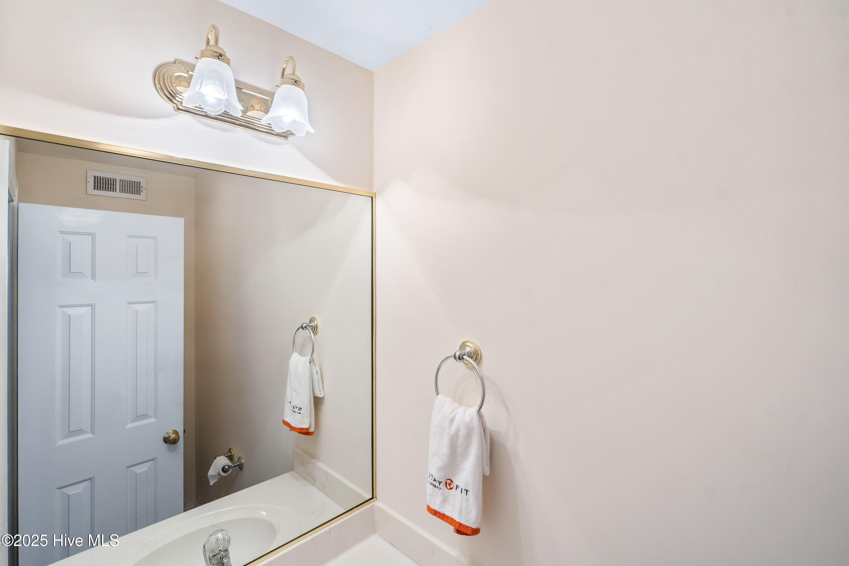 100499709 | Photo 50