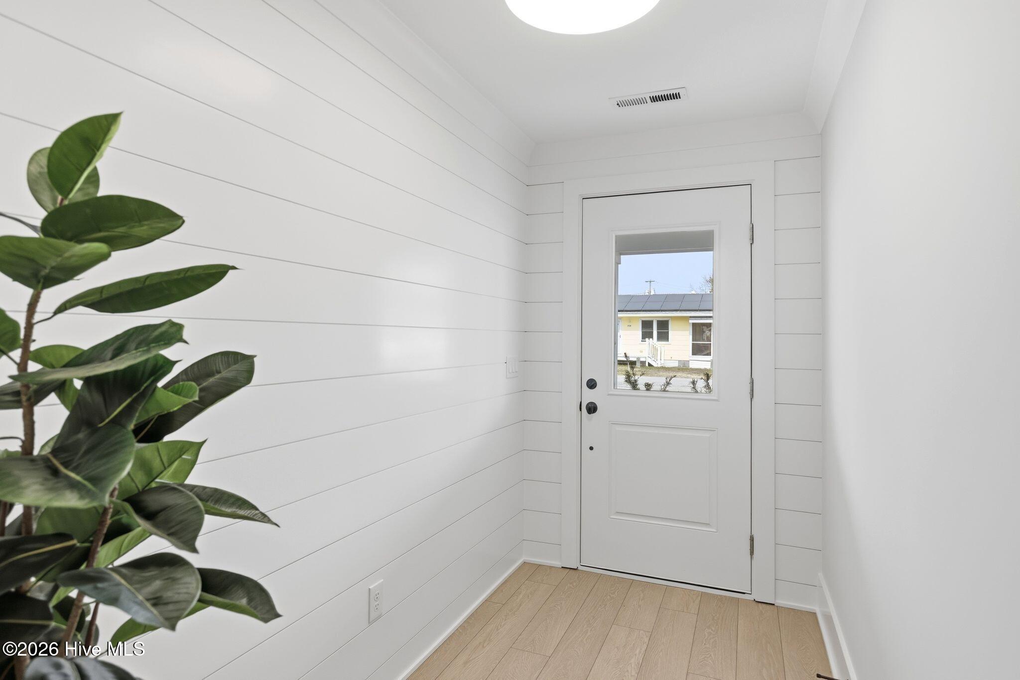 100544880 | Photo 39