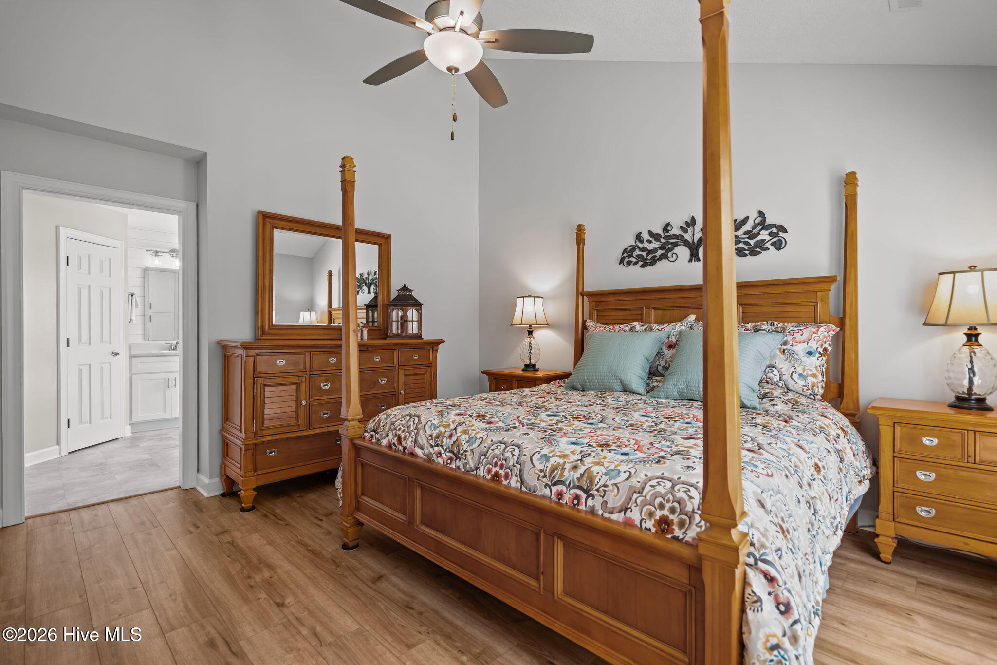 100547043 | Photo 24