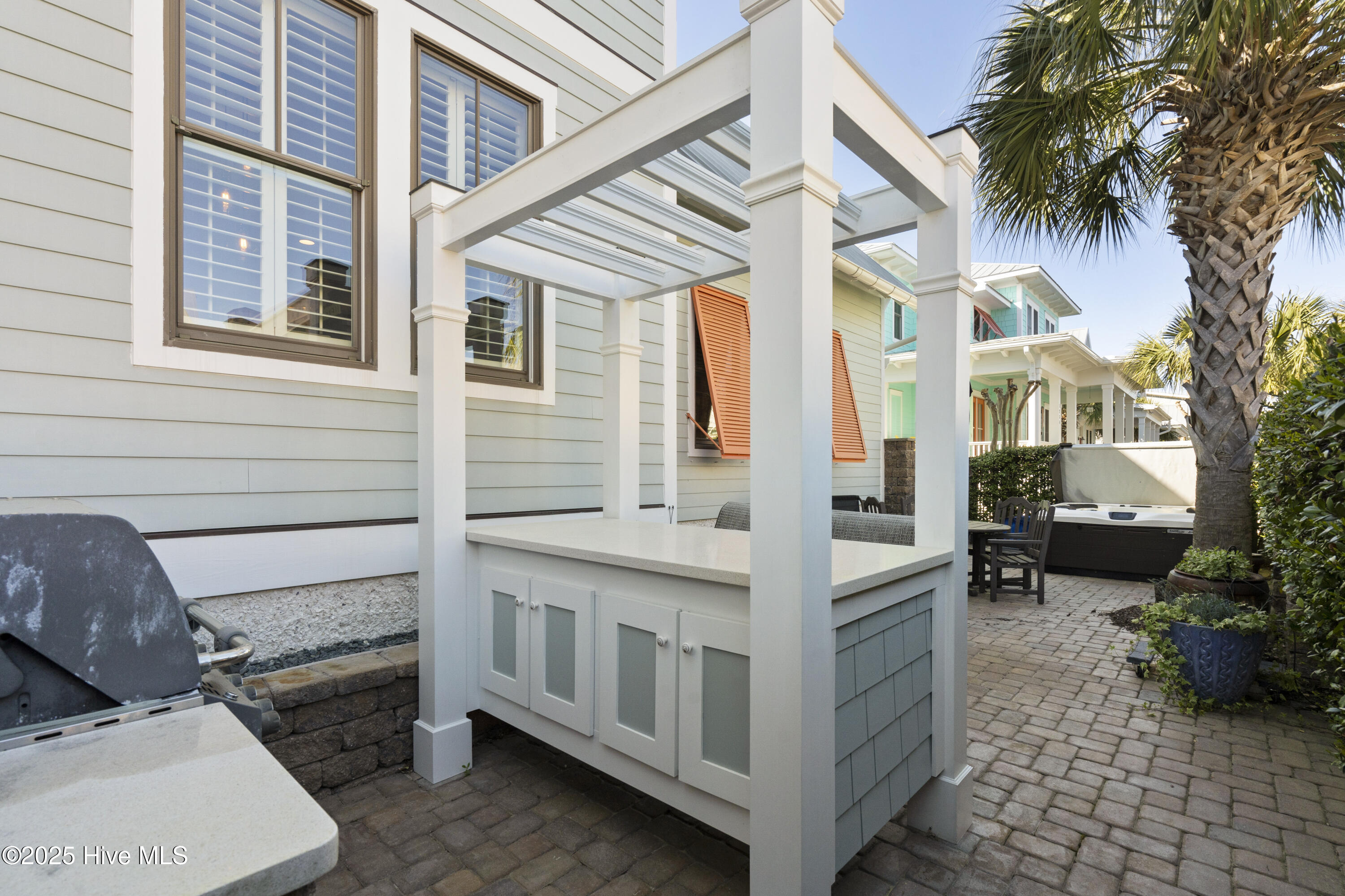 100498817 | Photo 71