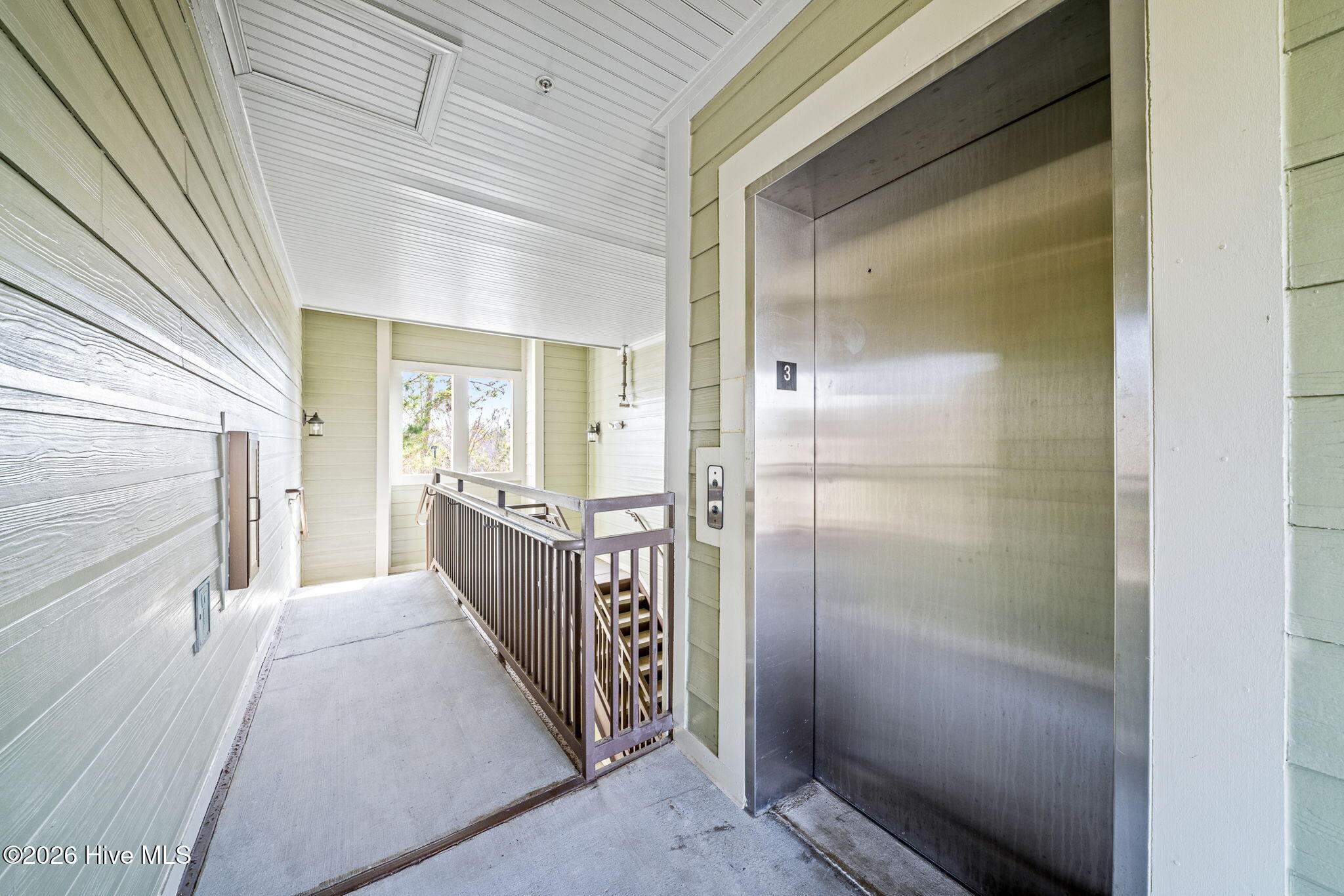 100557806 | Photo 40