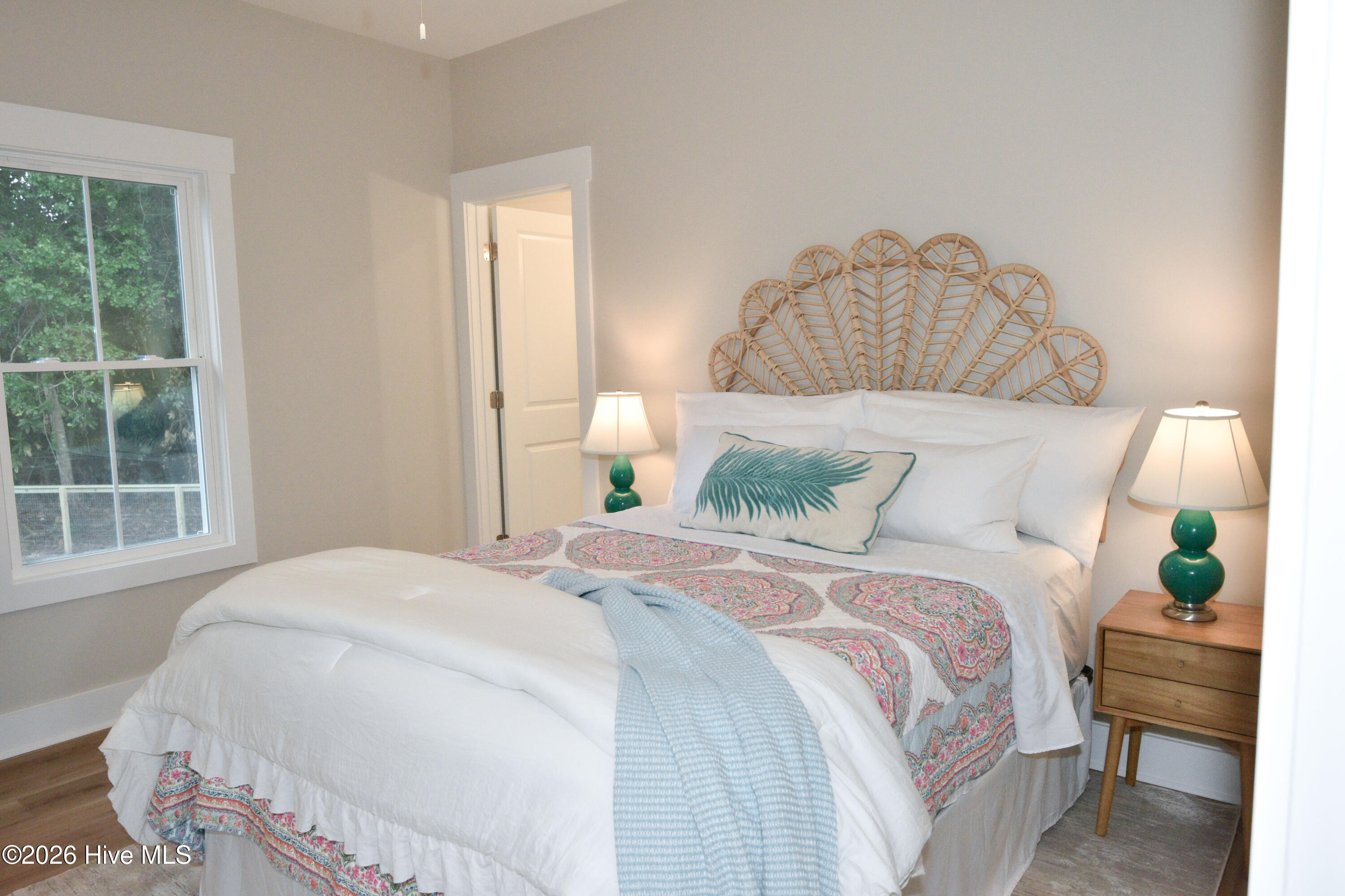 100569320 | Photo 46