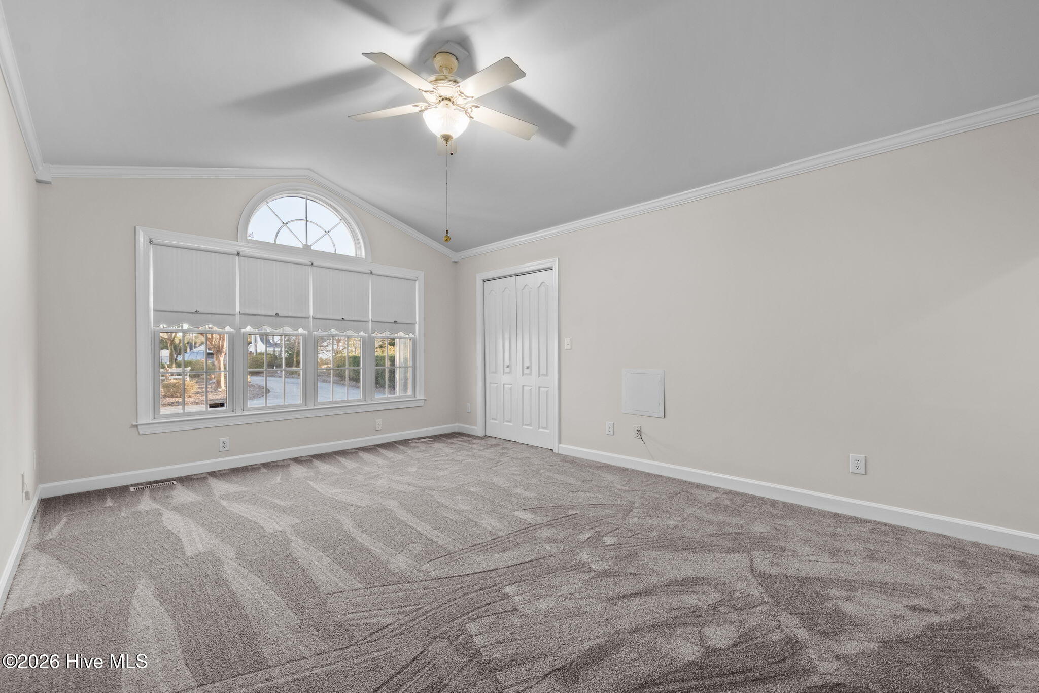 100542324 | Photo 60