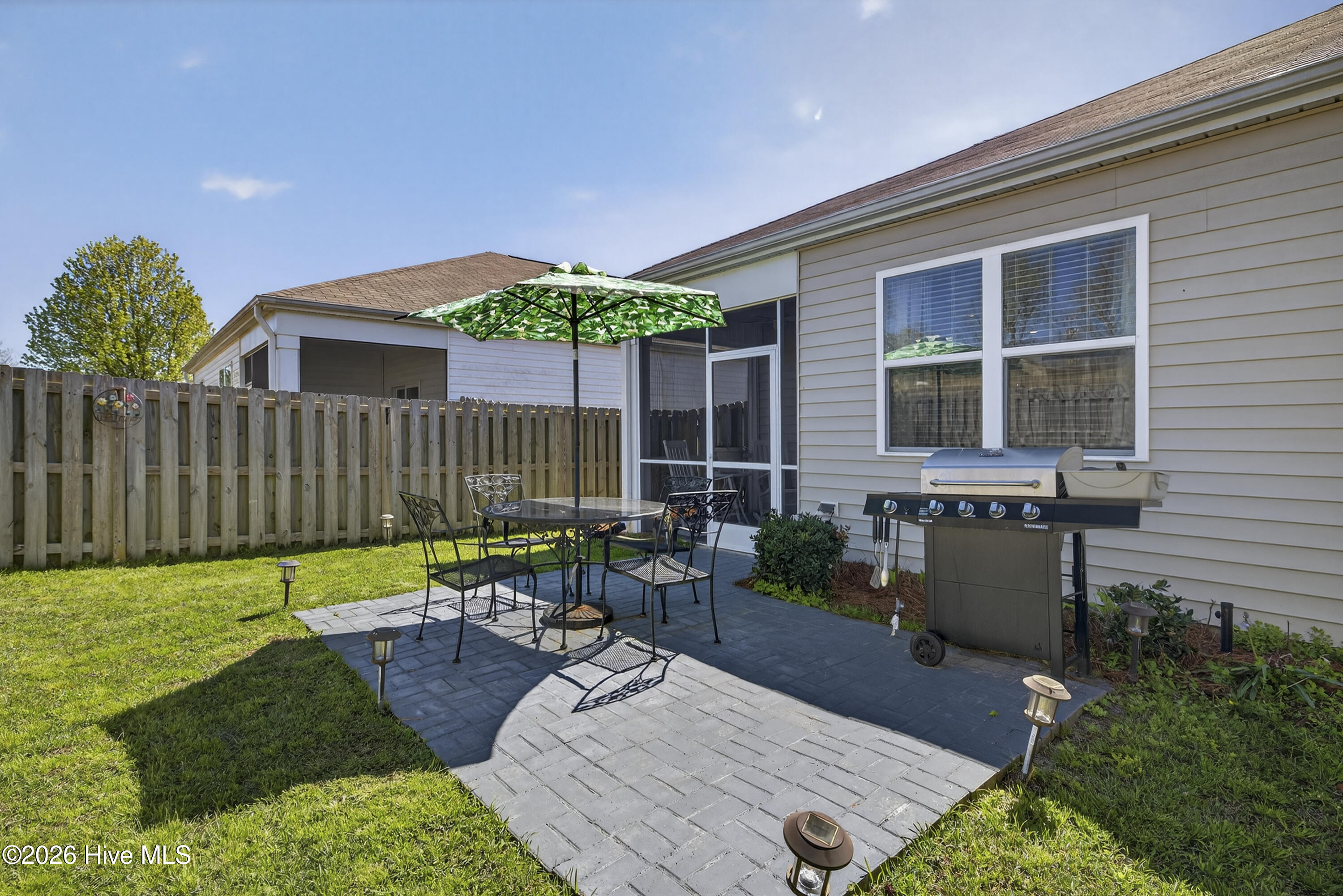 100560970 | Photo 10