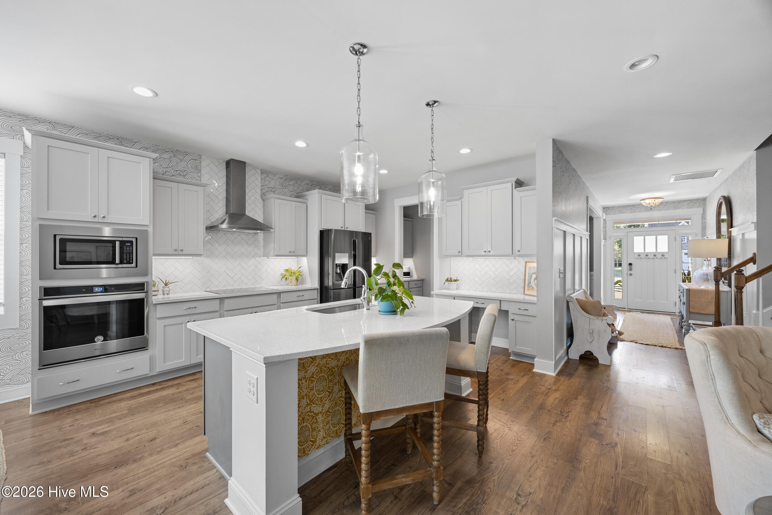 100566940 | Photo 21