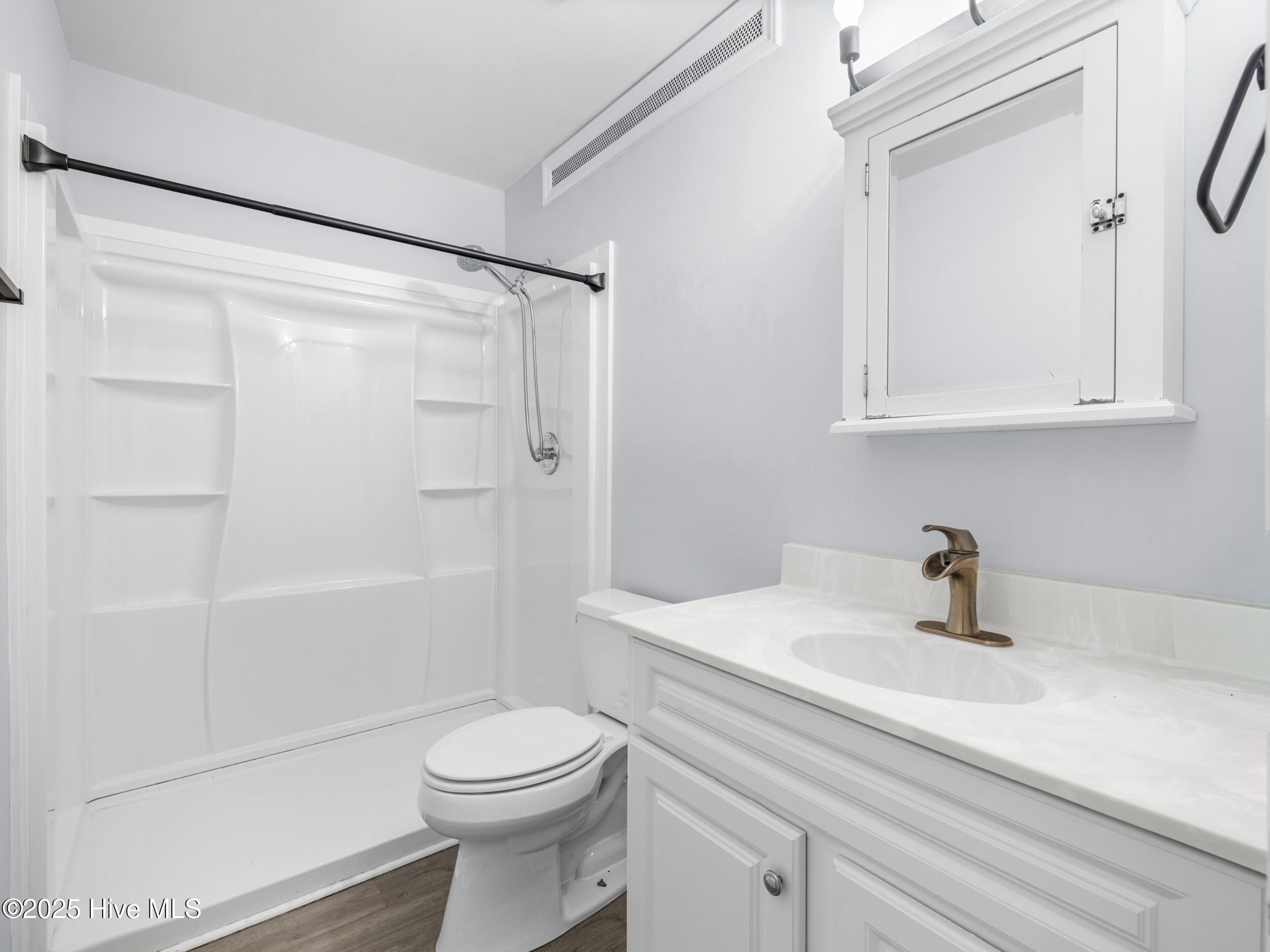 100540121 | Photo 23