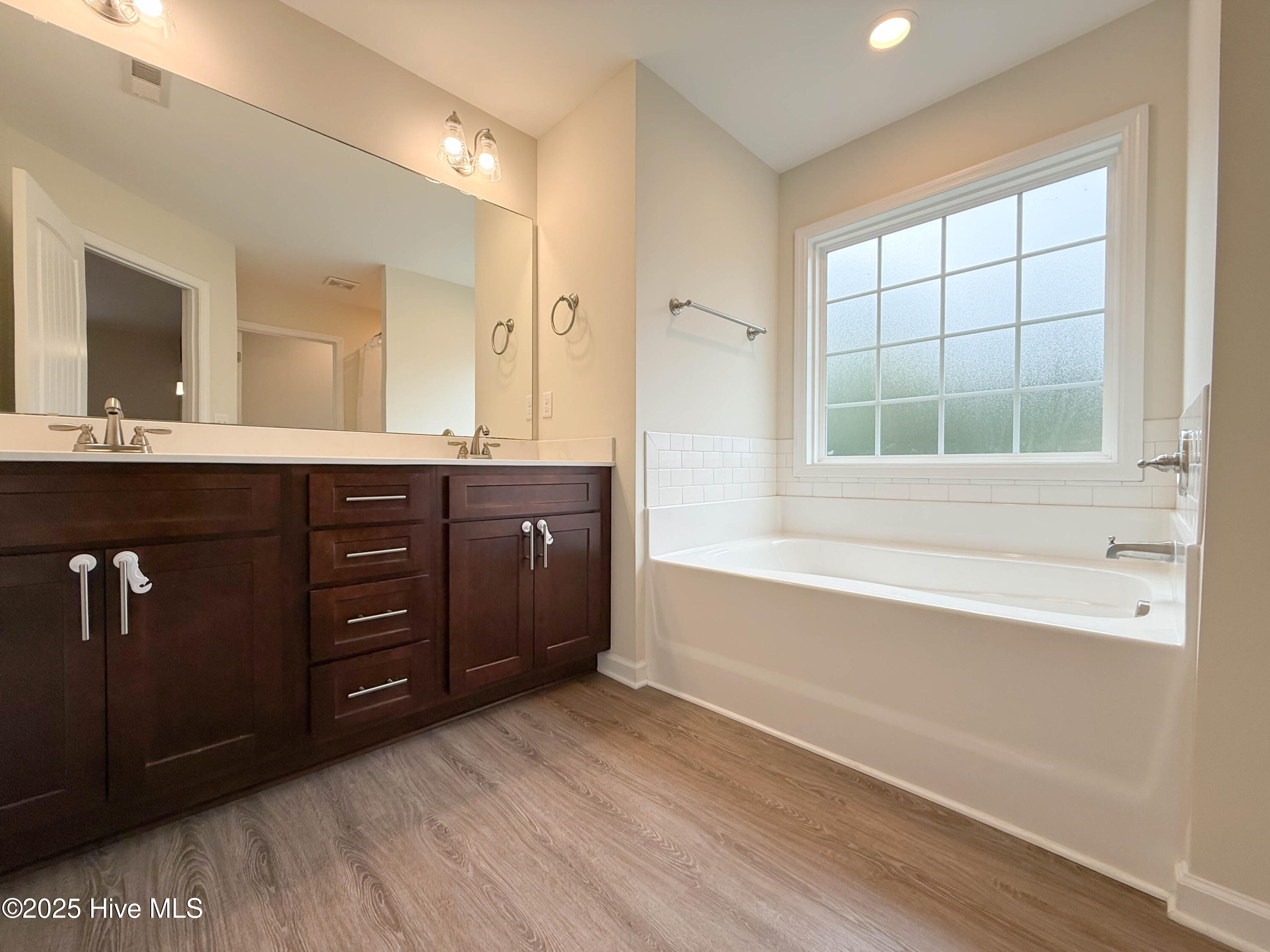 100536408 | Photo 33