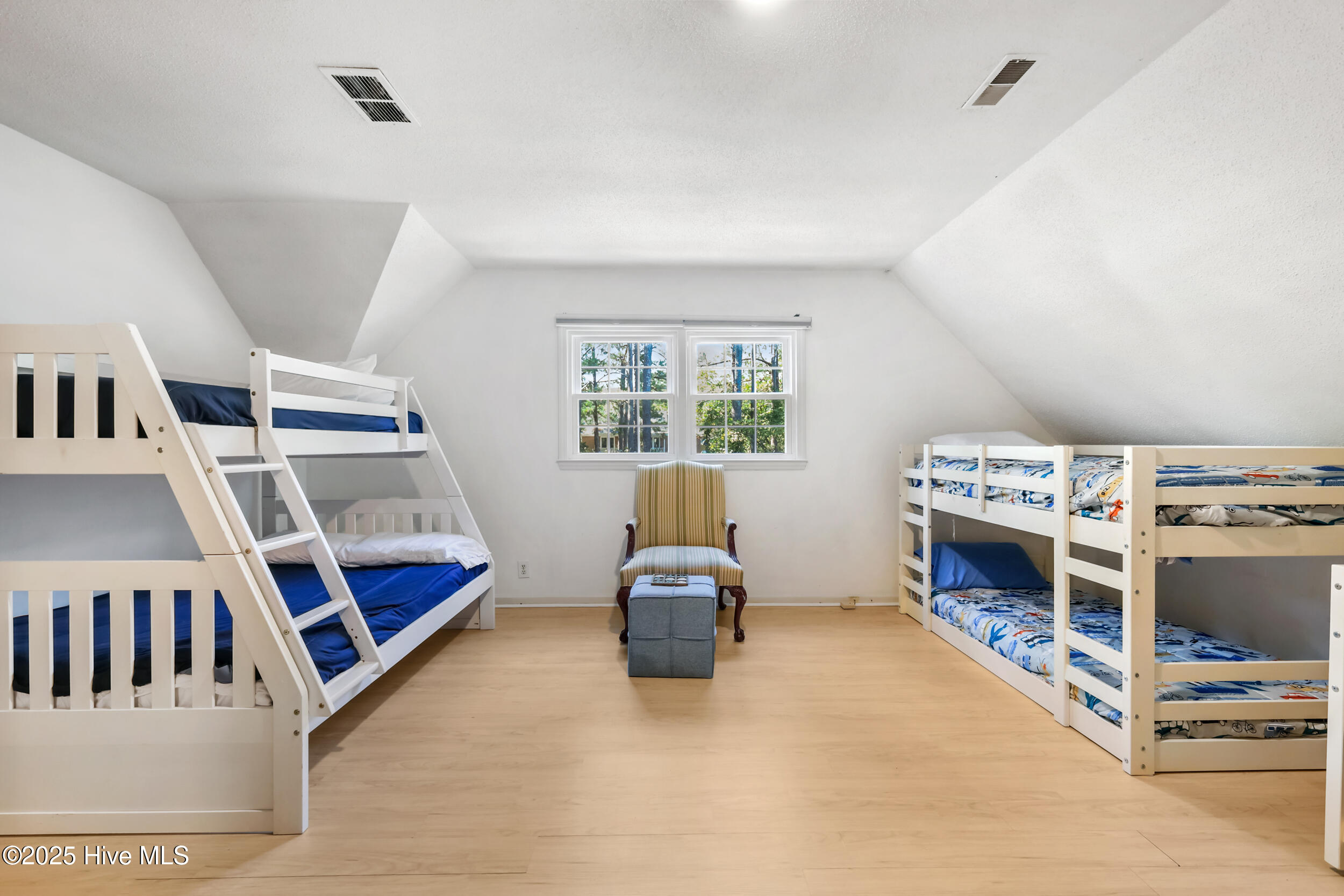 100537858 | Photo 17