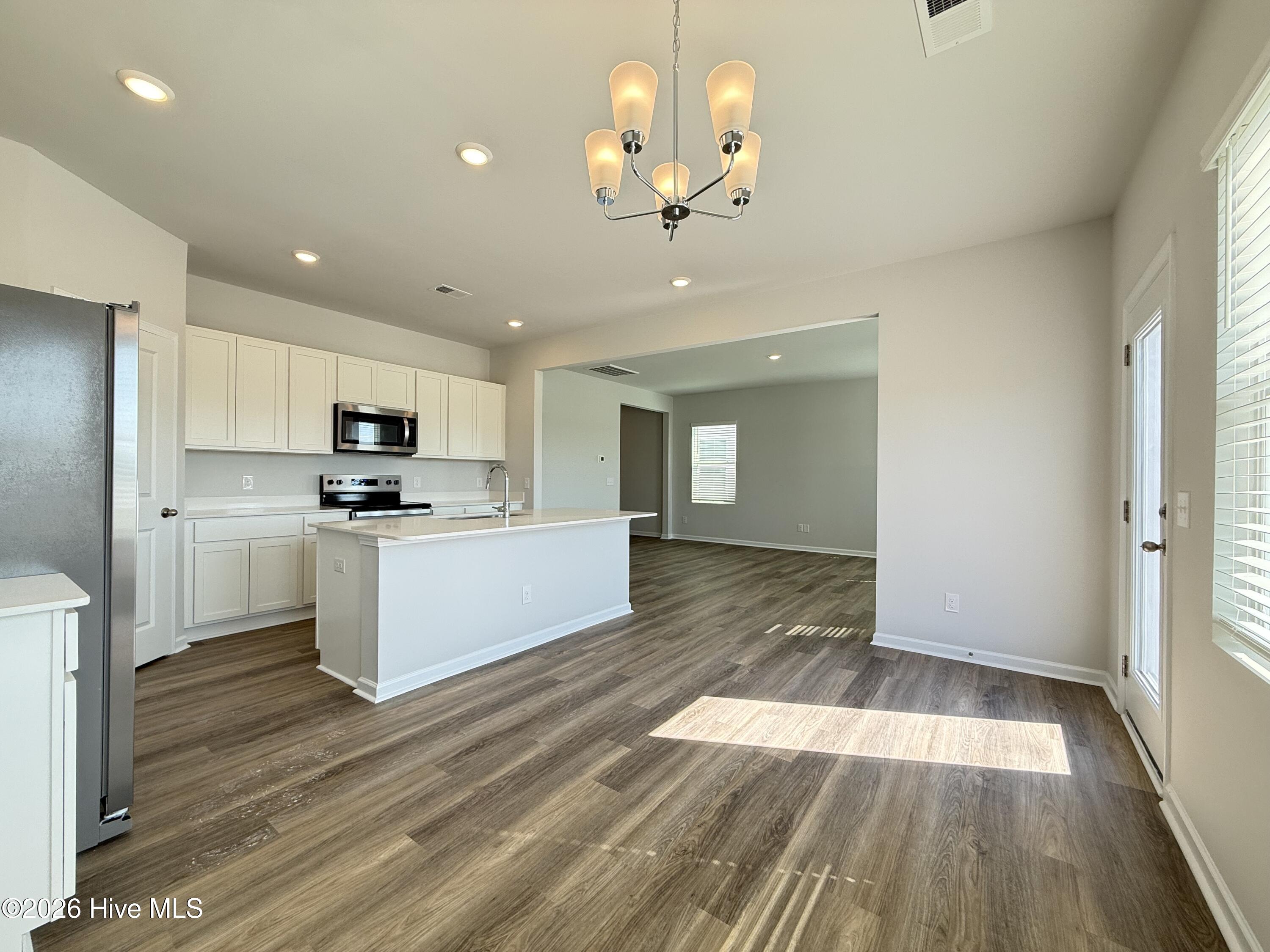 100546589 | Photo 32