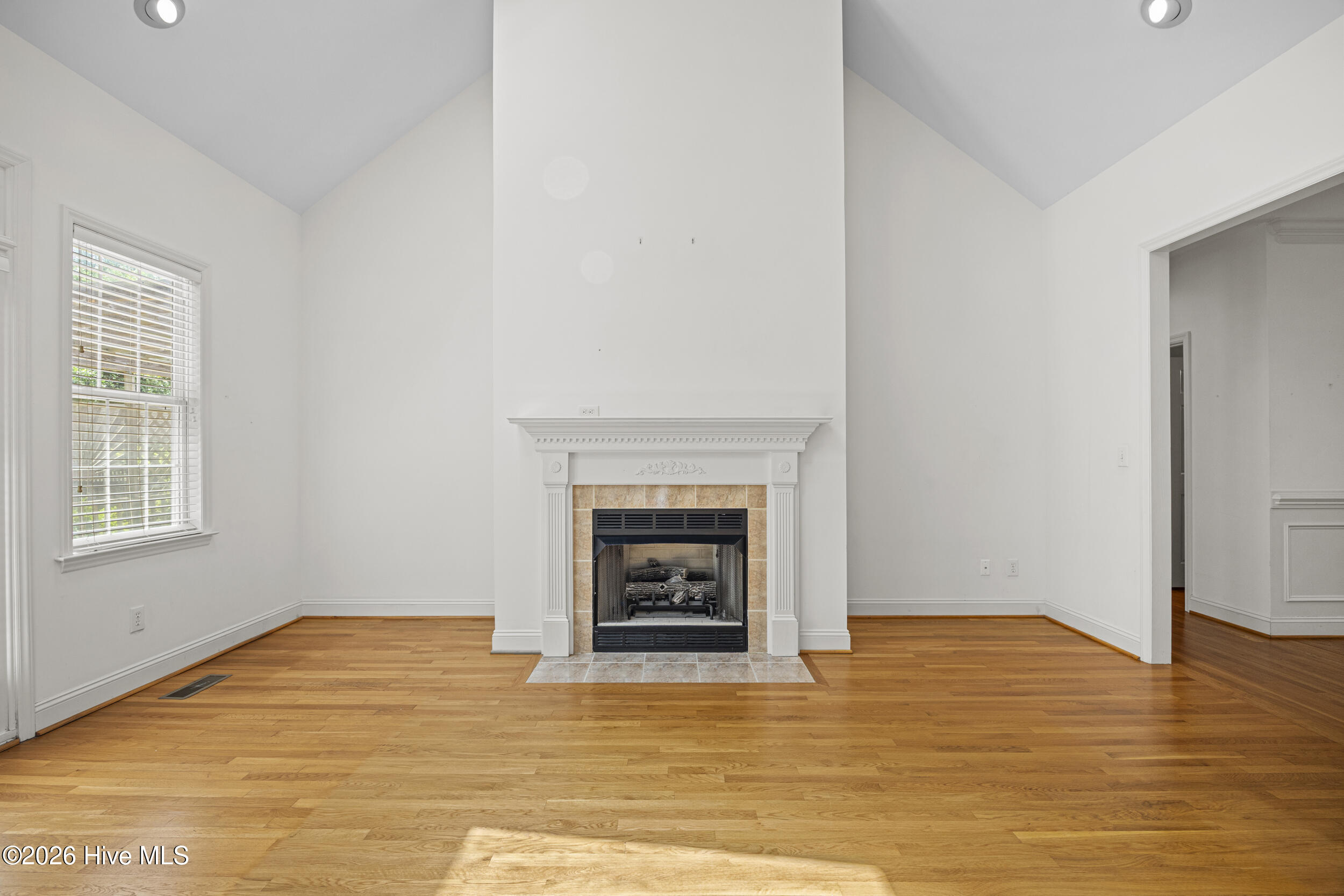 100569840 | Photo 21