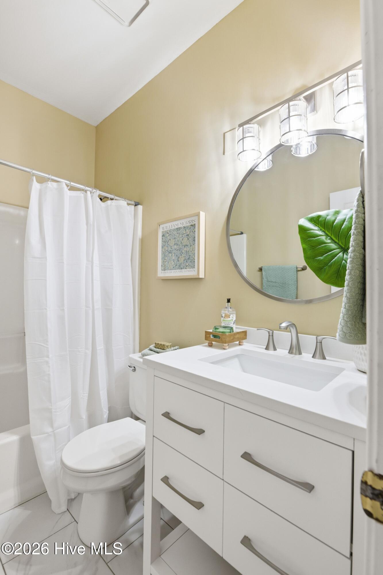 100565399 | Photo 16