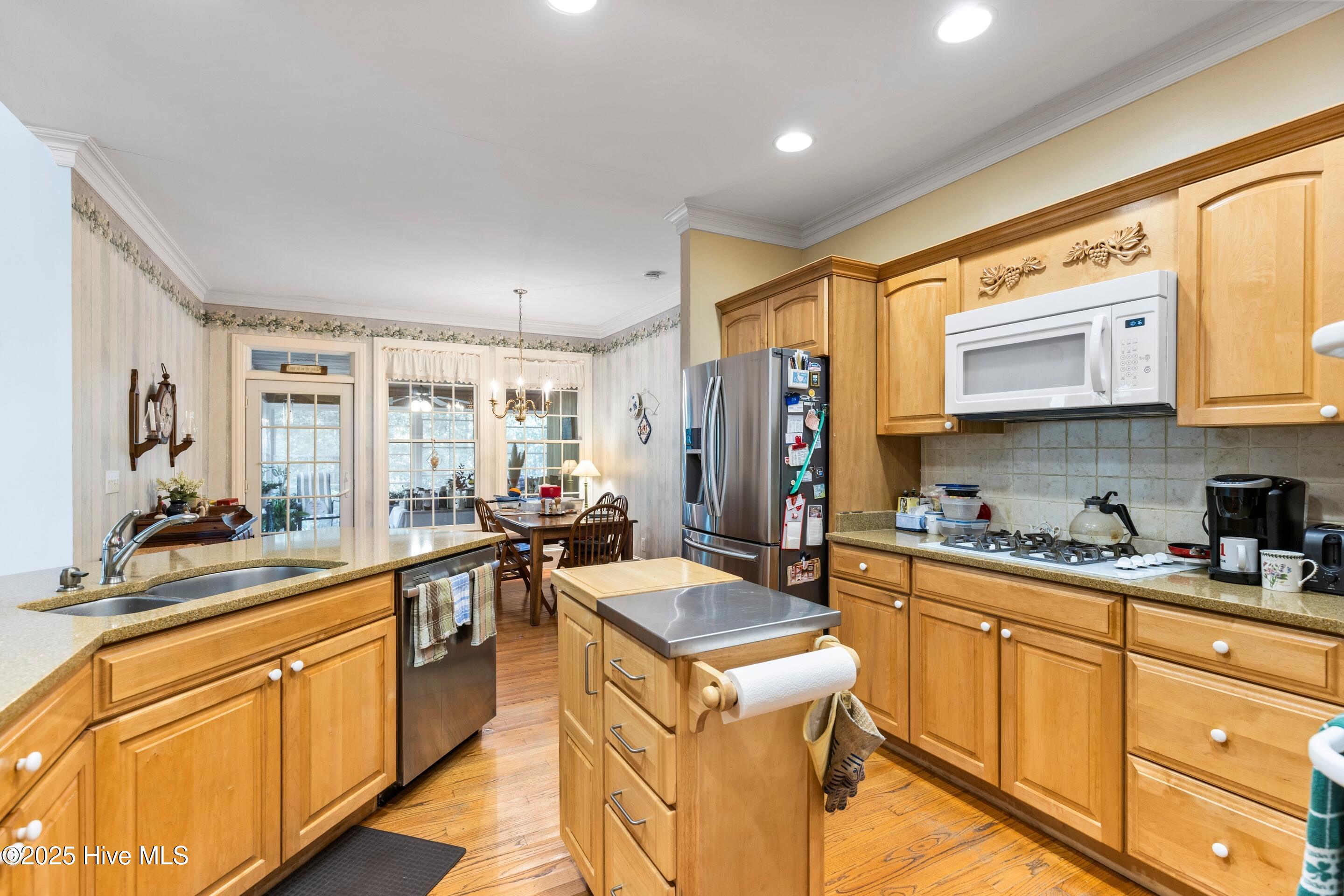 100536994 | Photo 15