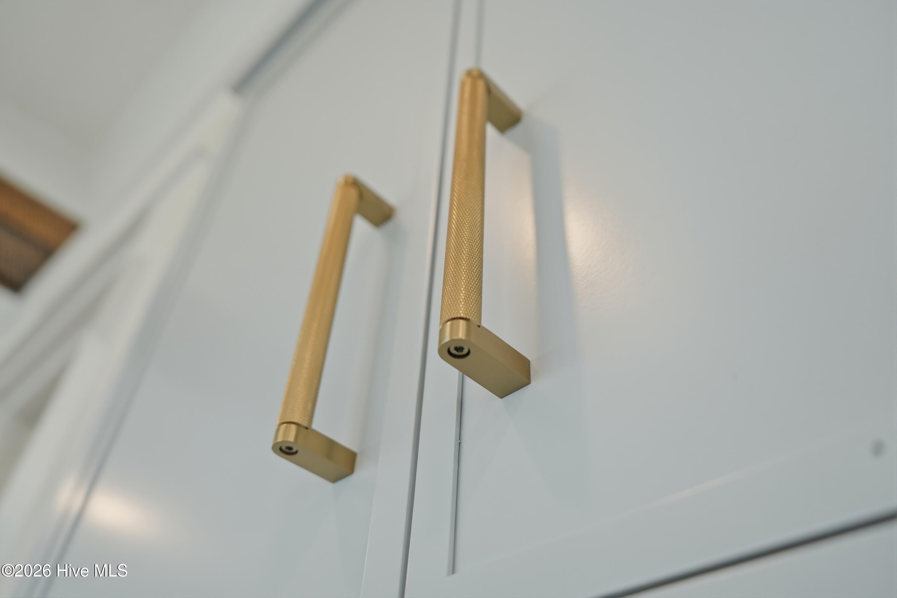 100516070 | Photo 84