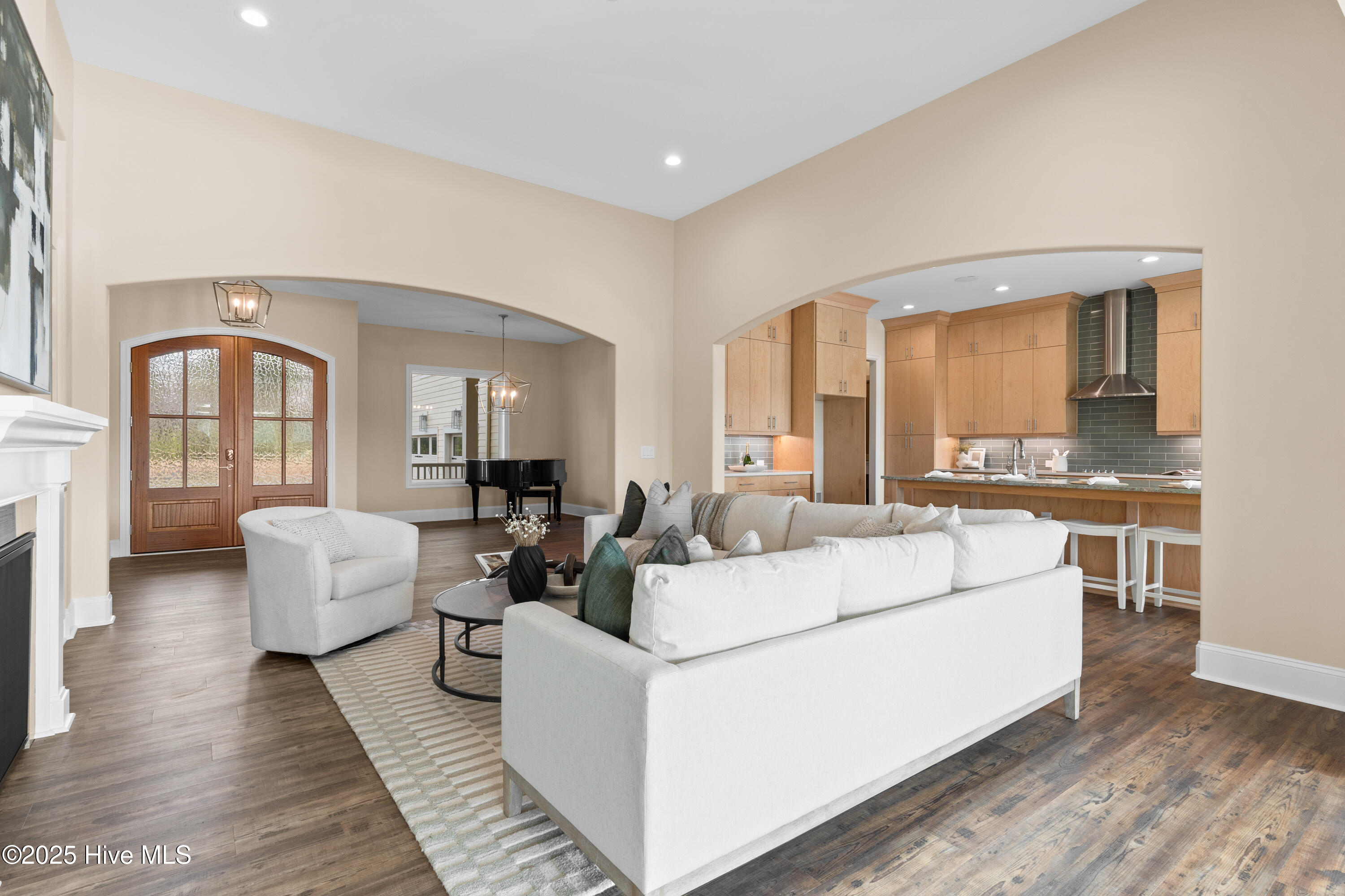 100524030 | Photo 13