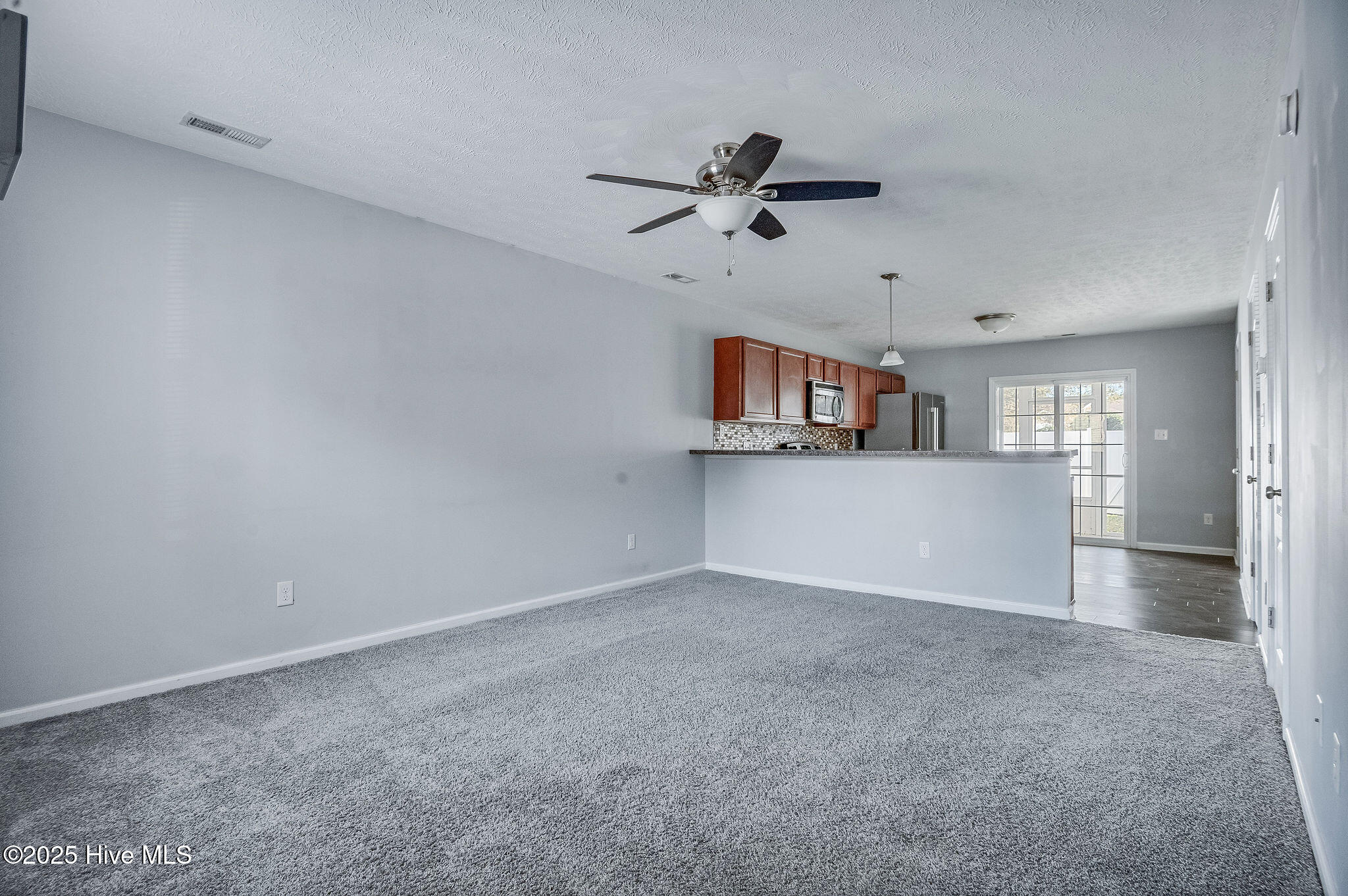 100541408 | Photo 17