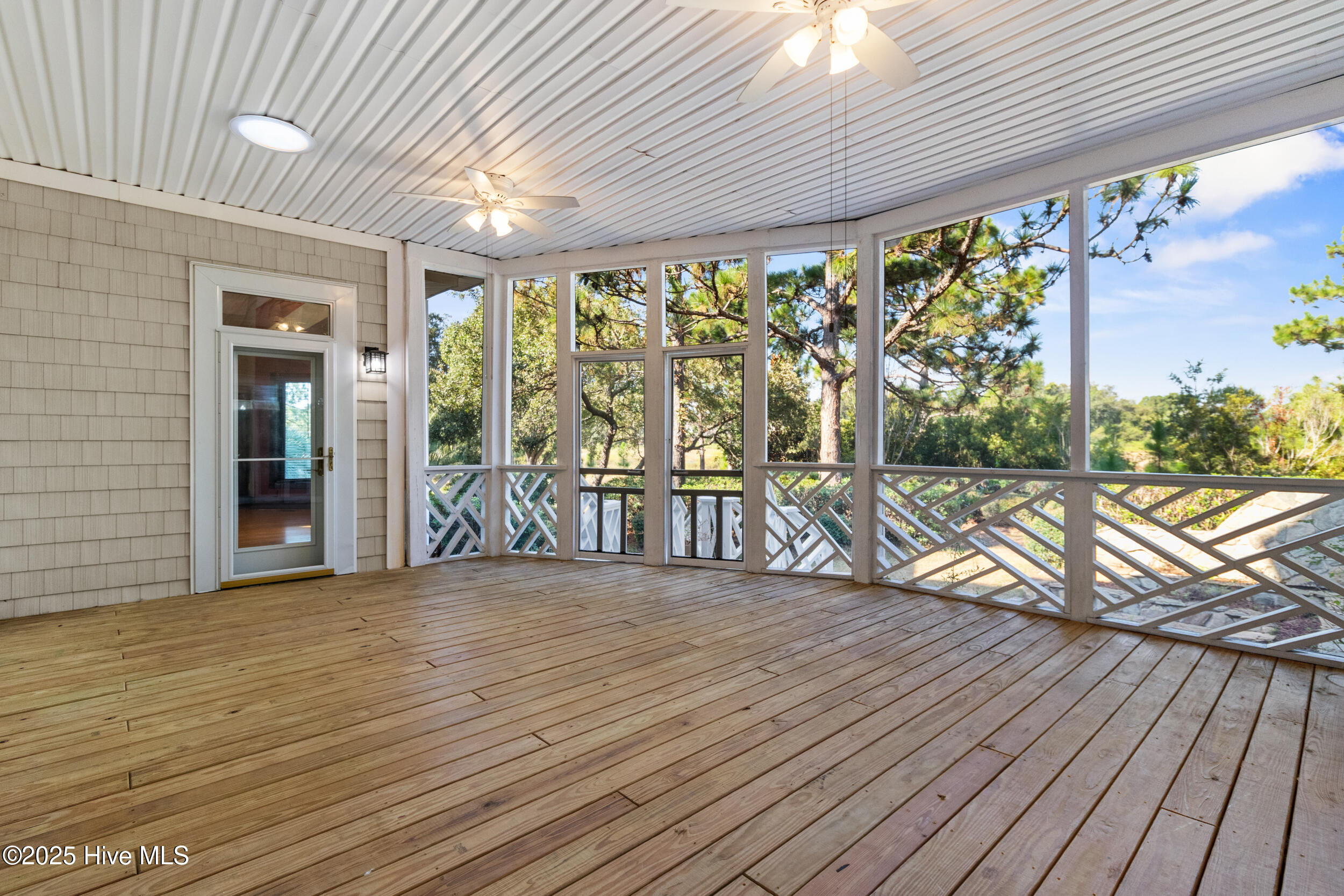 100531940 | Photo 46