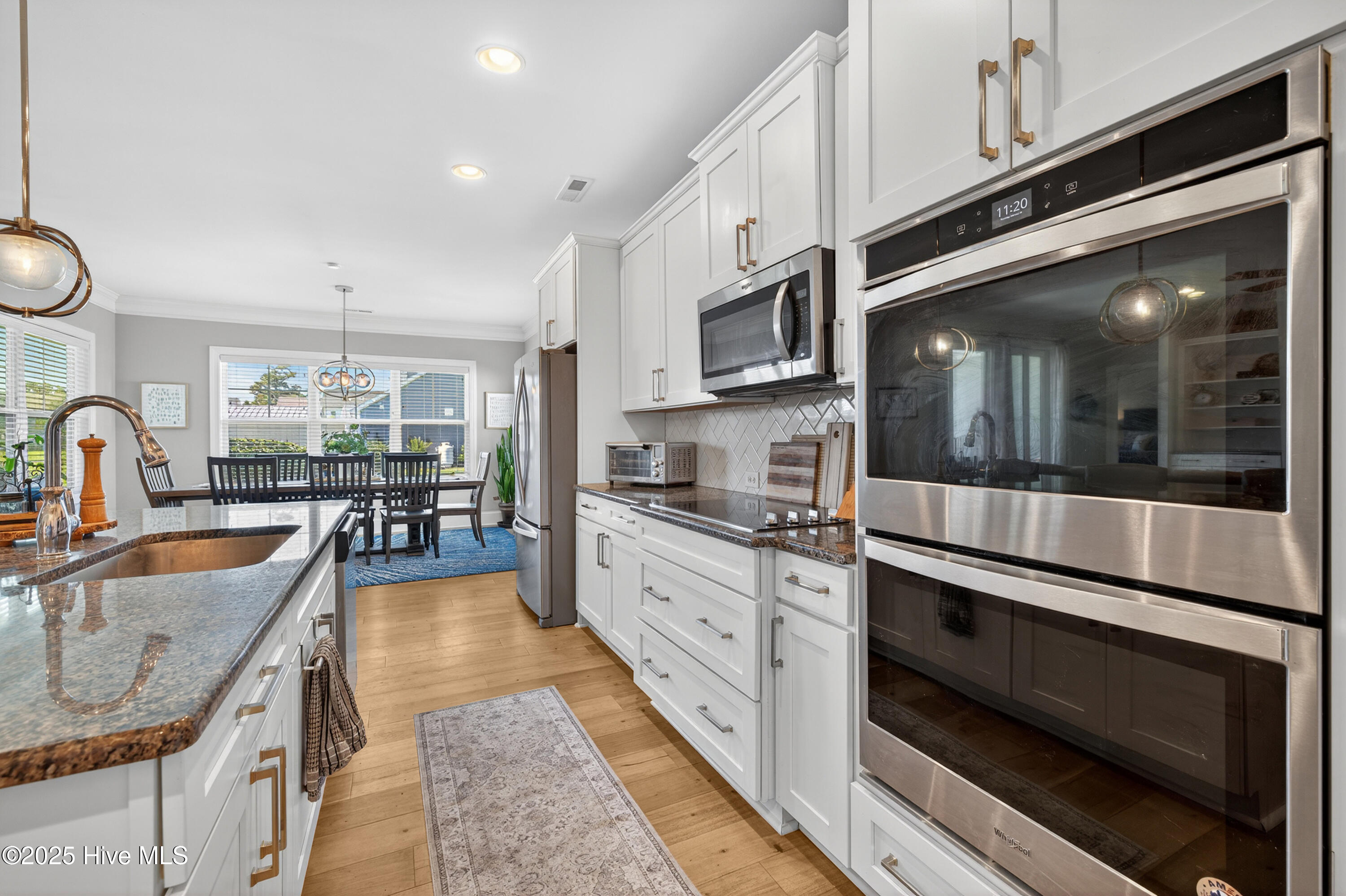 100562726 | Photo 11