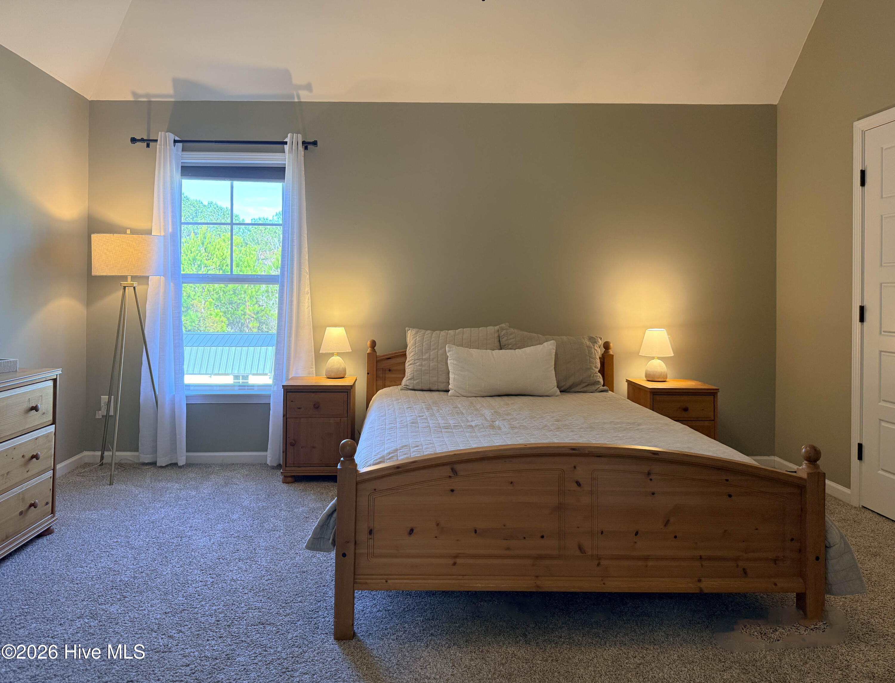 100551828 | Photo 51