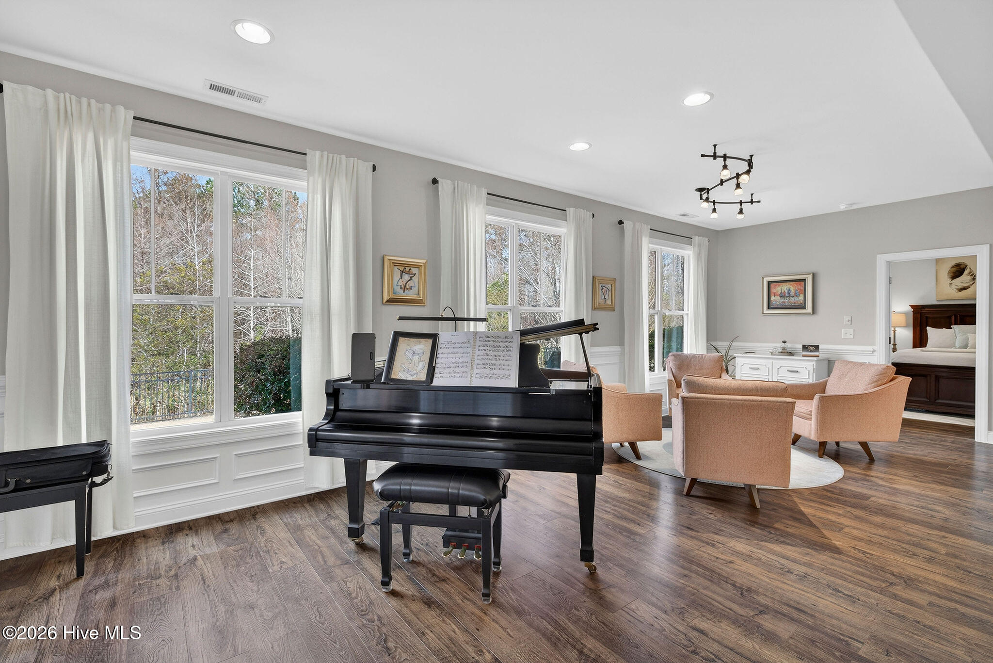 100558265 | Photo 18