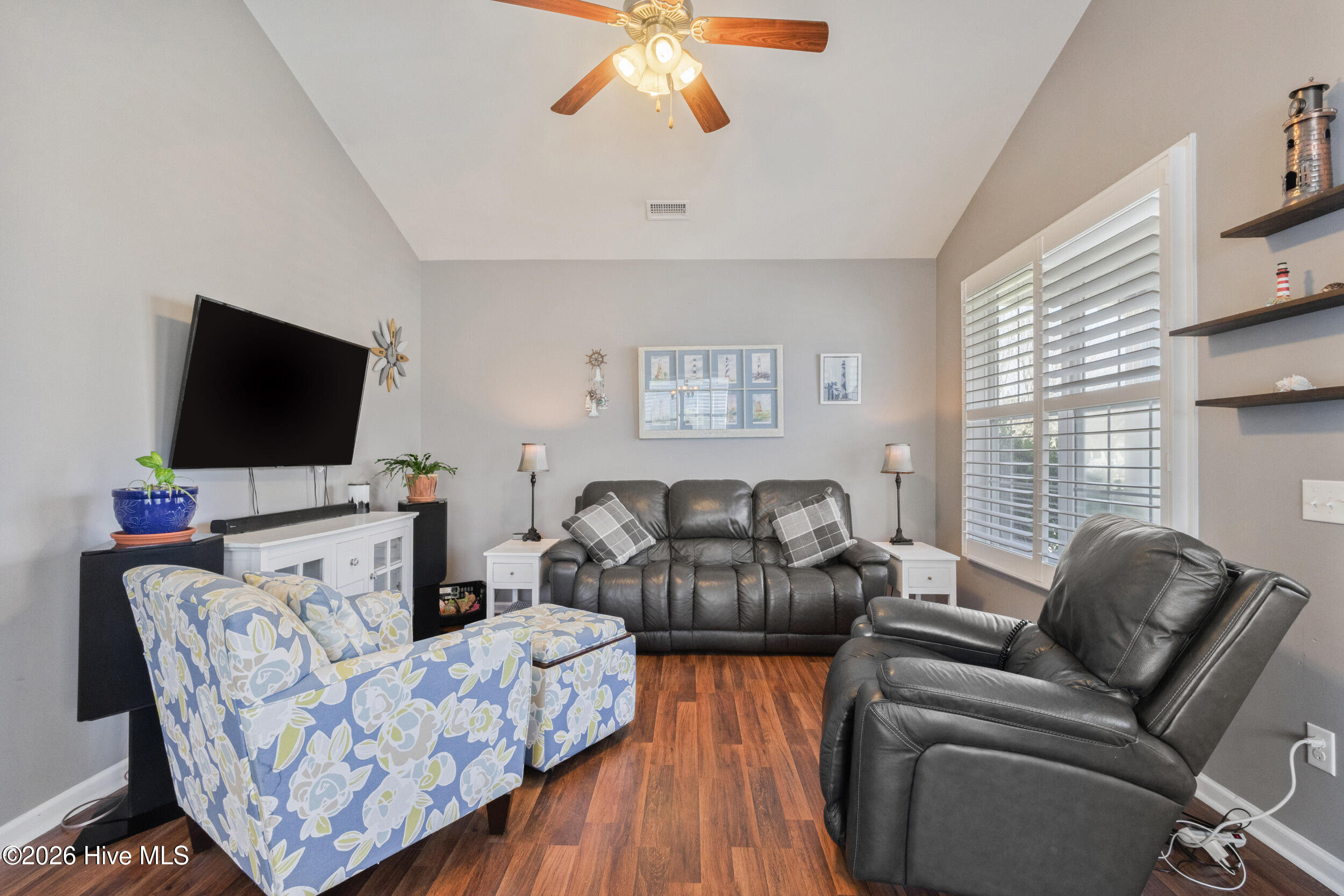 100565406 | Photo 22