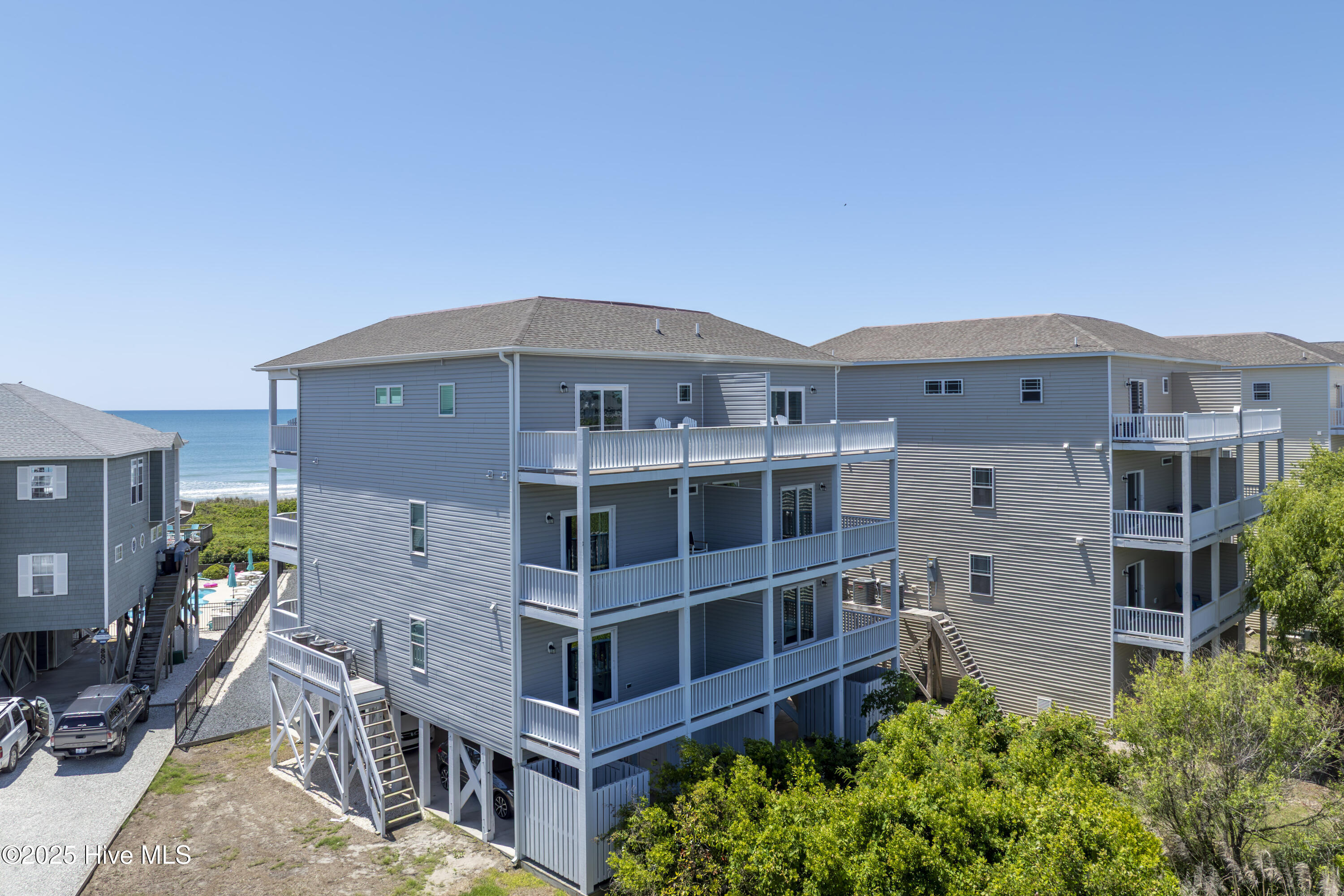 100511165 | Photo 43