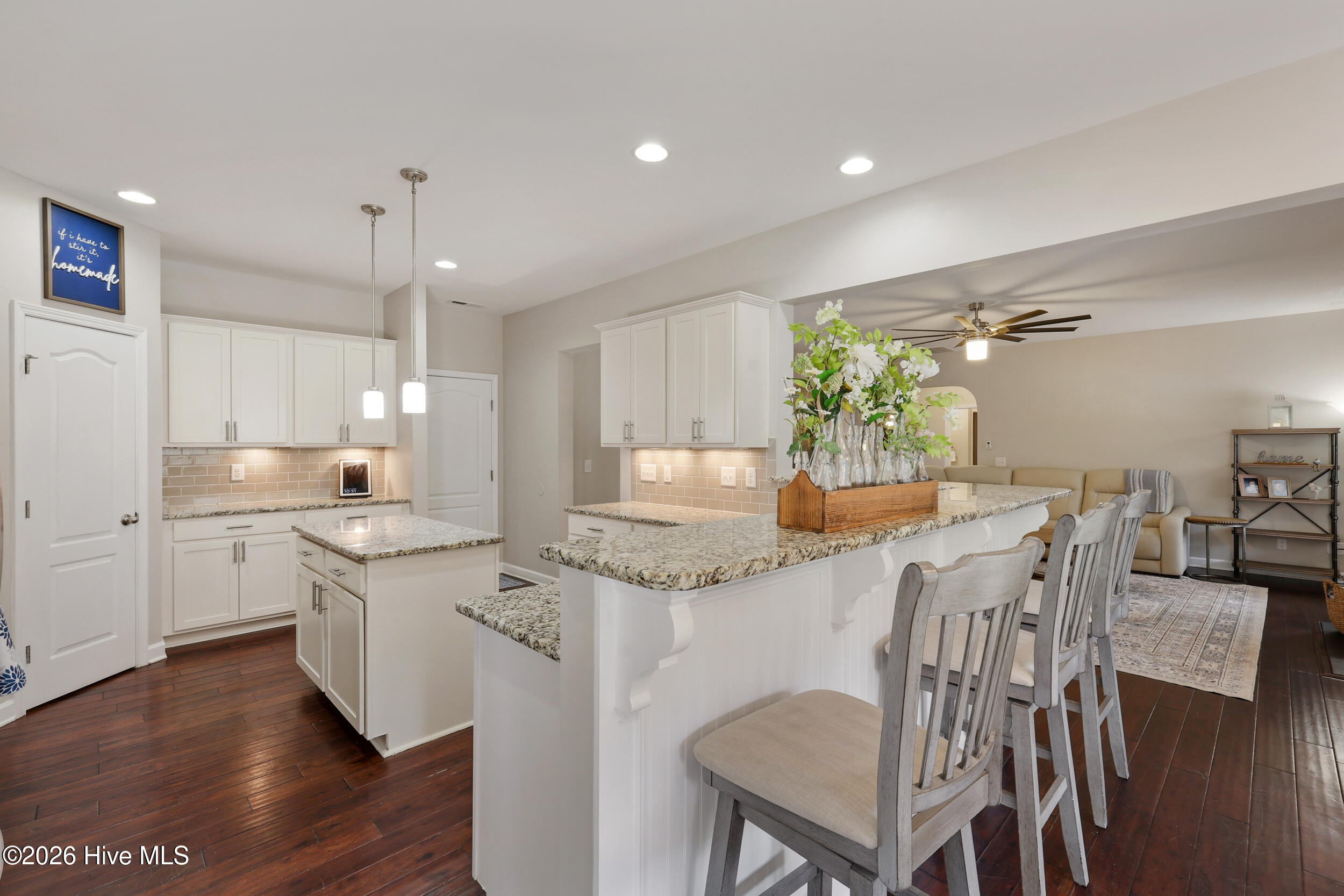 100562179 | Photo 19