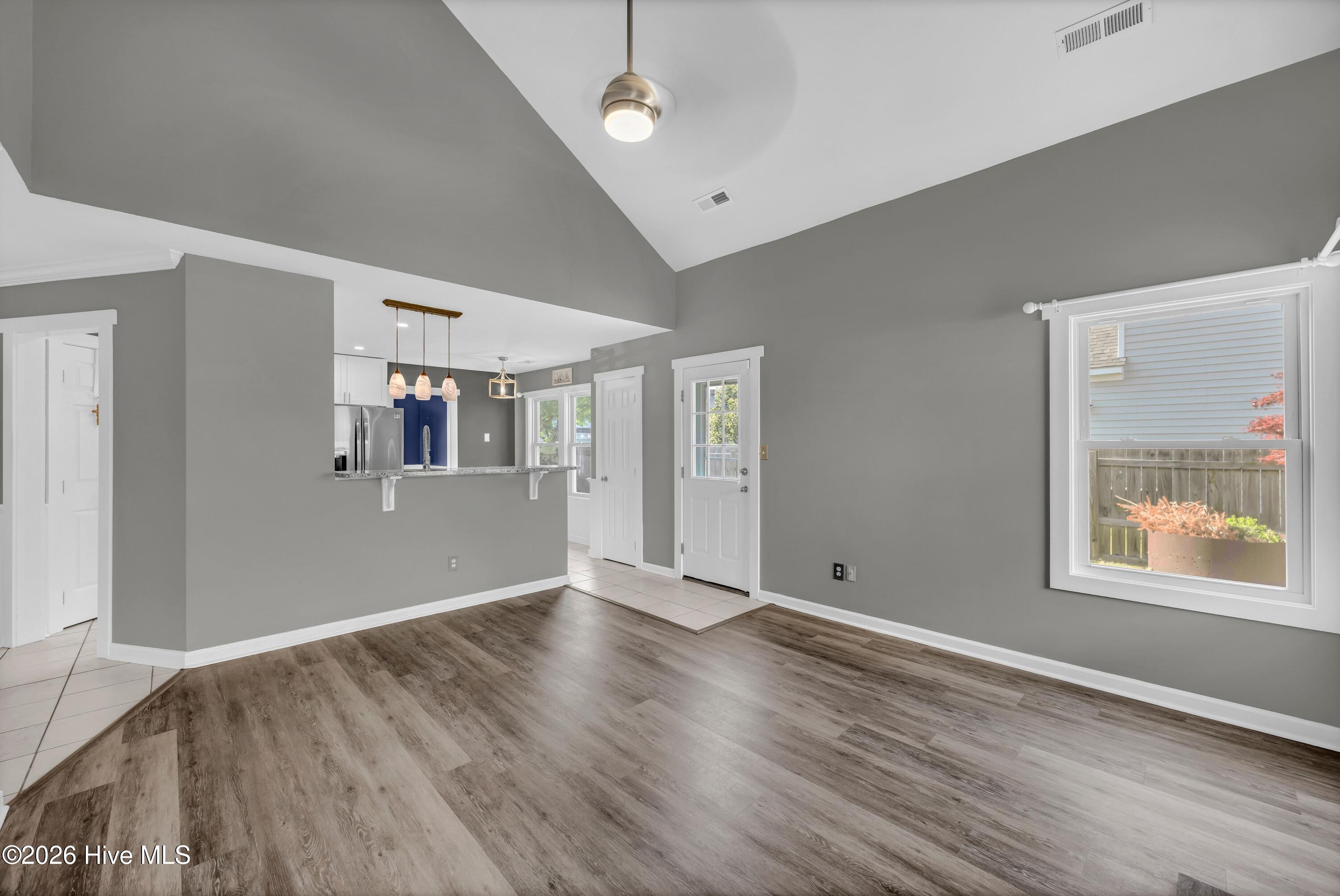 100563133 | Photo 14