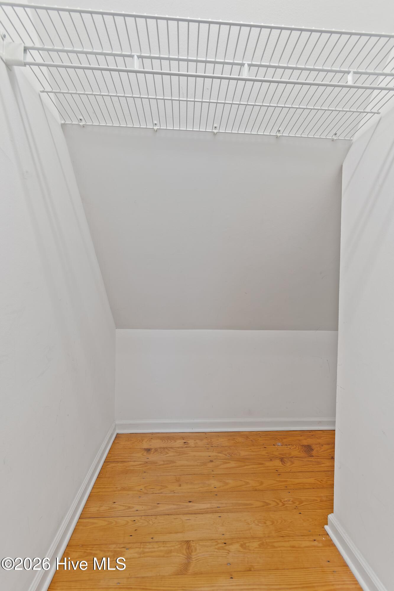 100564312 | Photo 30