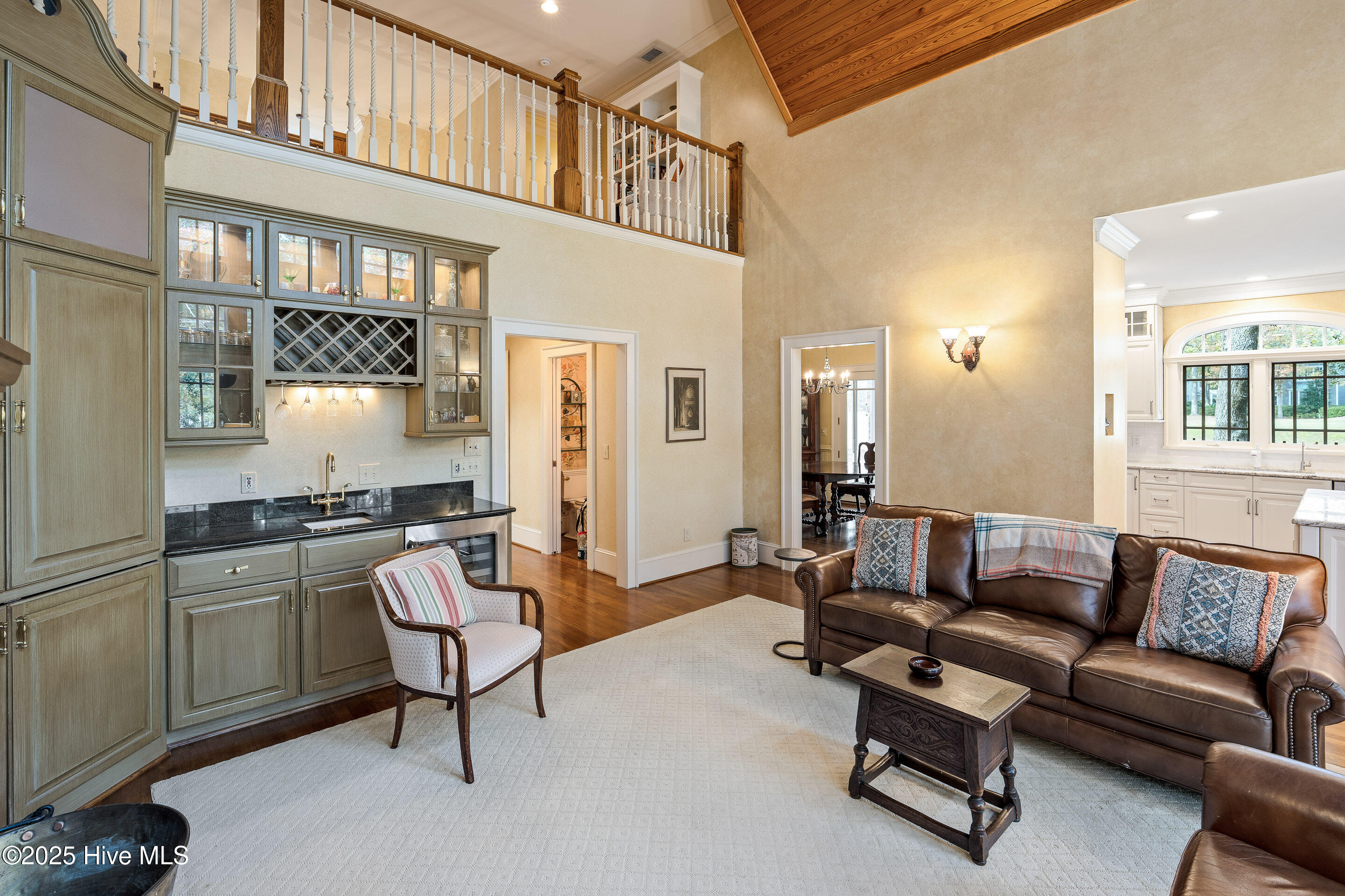 100547157 | Photo 26