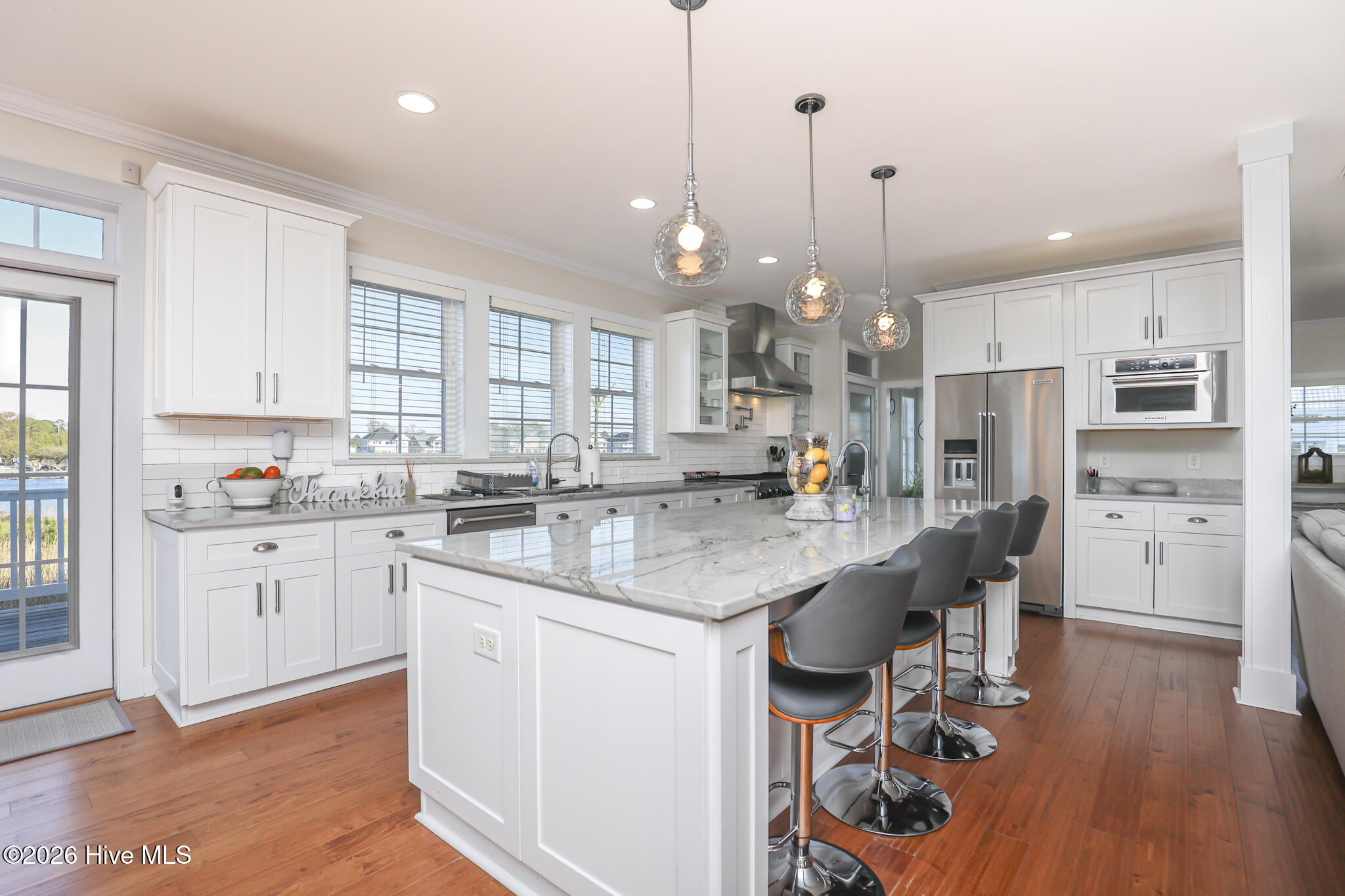 100564297 | Photo 11