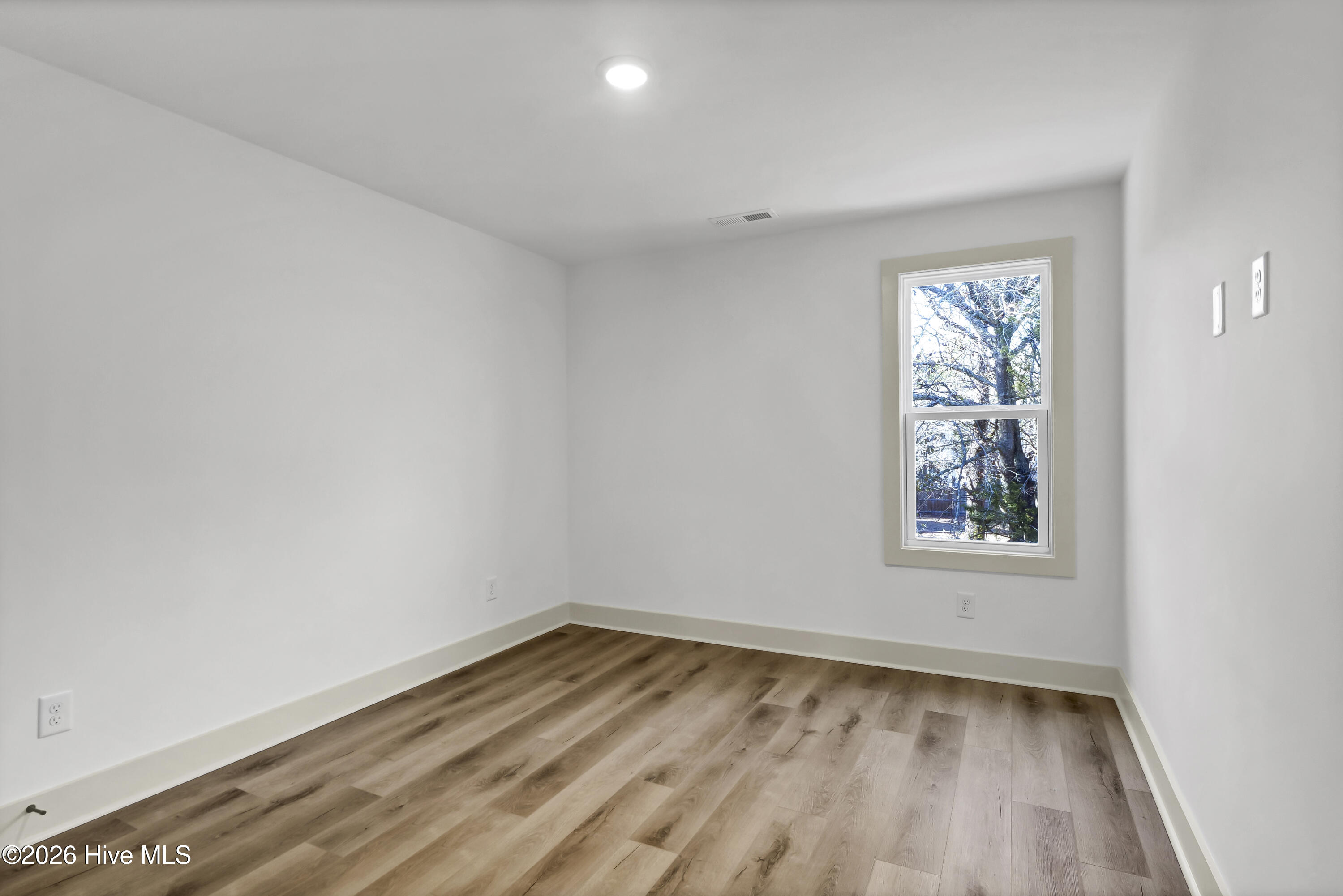 100567308 | Photo 26