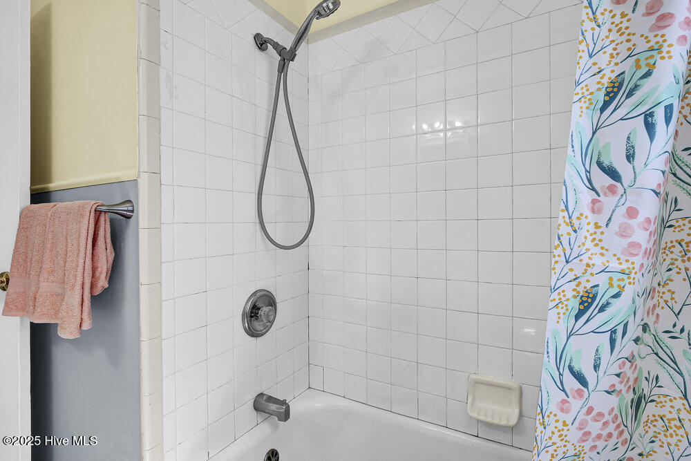 100508379 | Photo 27