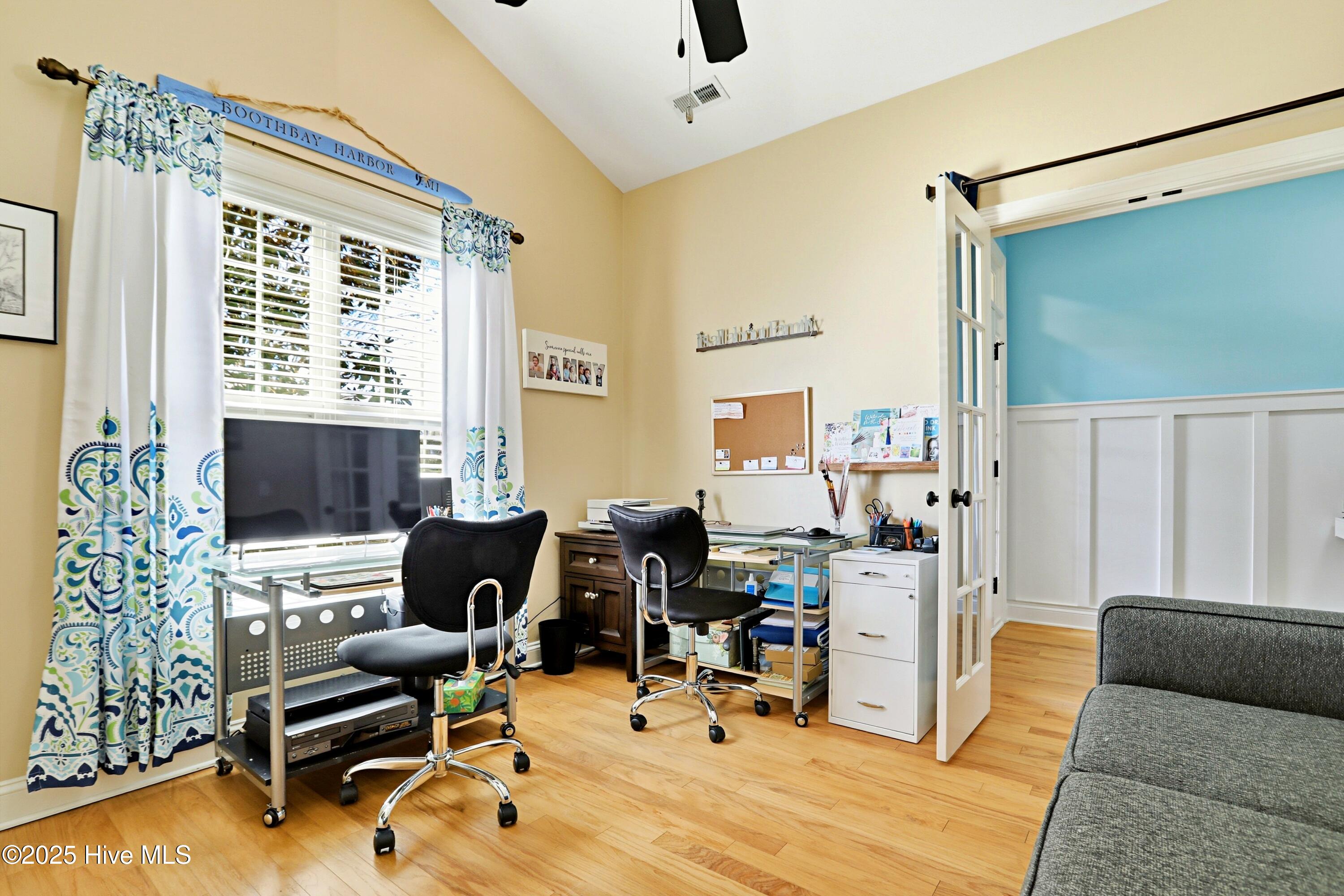 100539112 | Photo 24