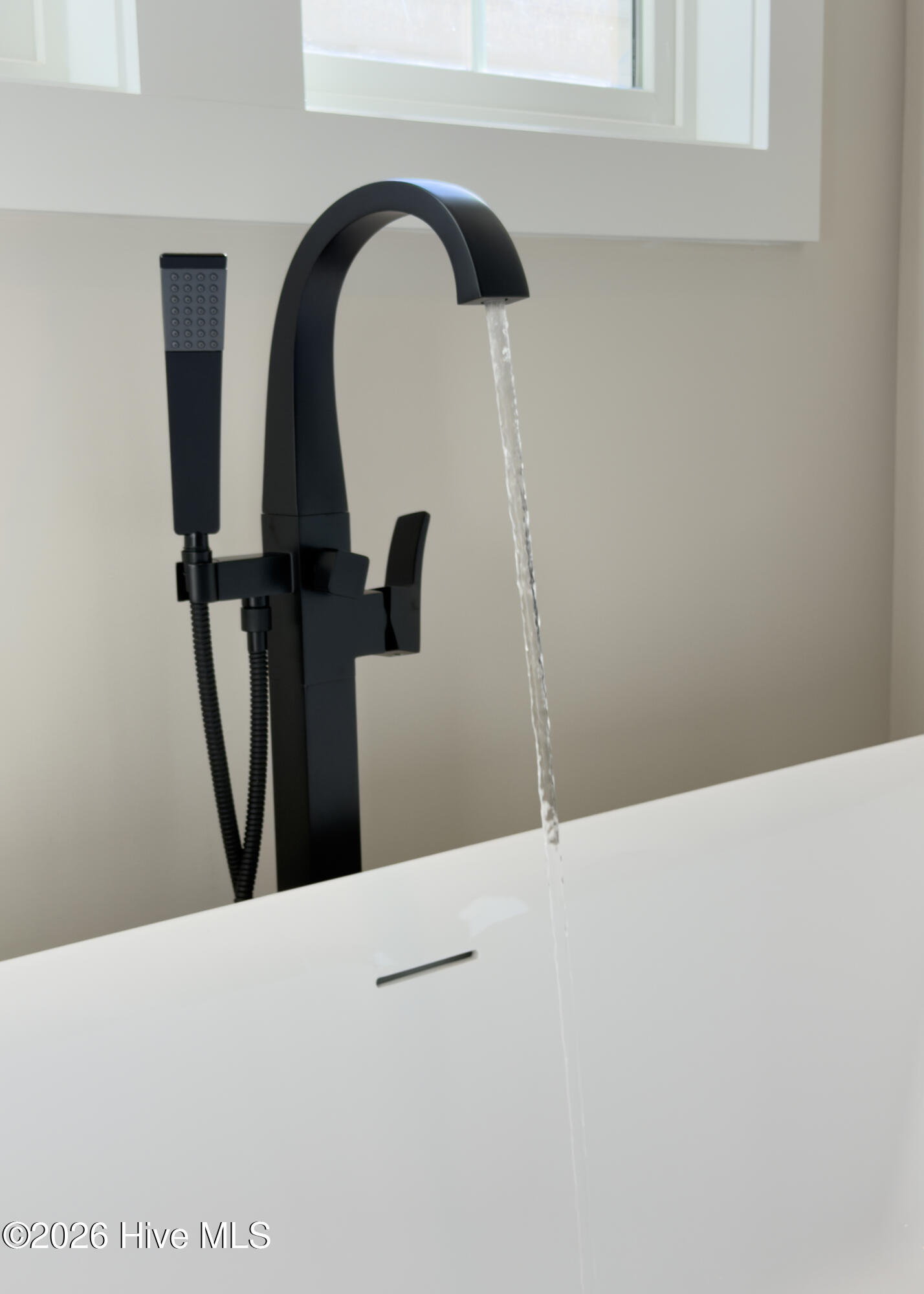 100558184 | Photo 14