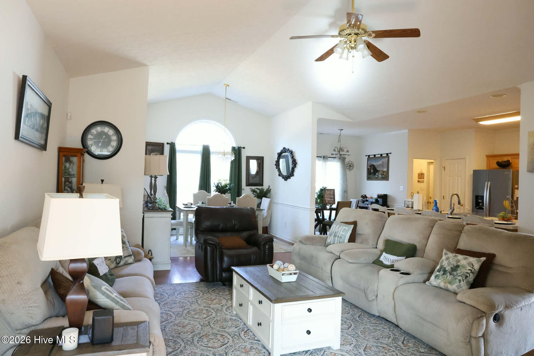 100548456 | Photo 18