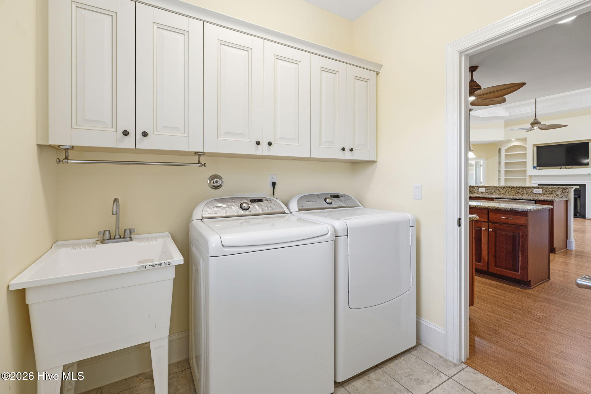 100568183 | Photo 64