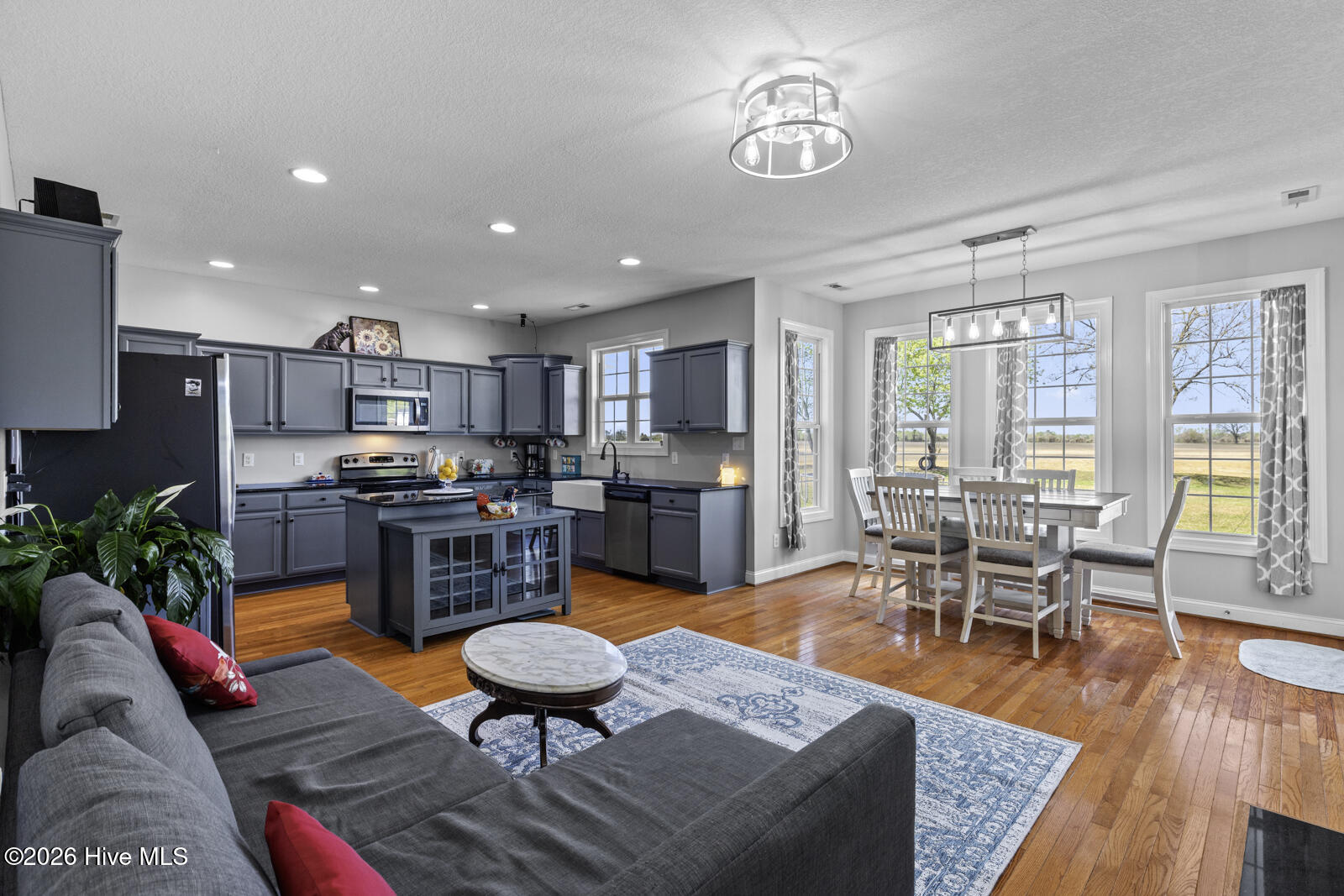 100564788 | Photo 14