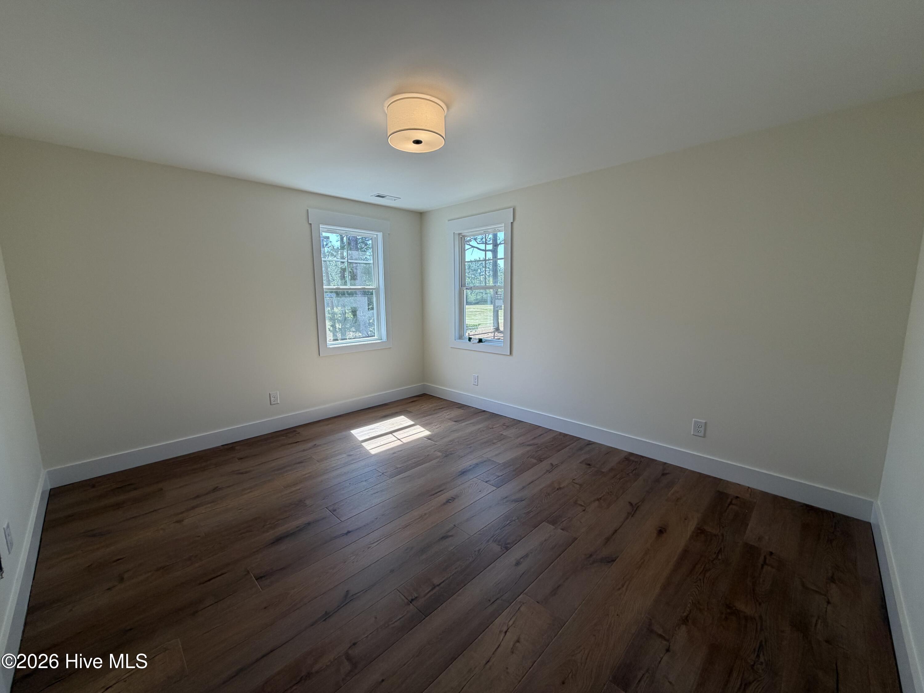 100568393 | Photo 45