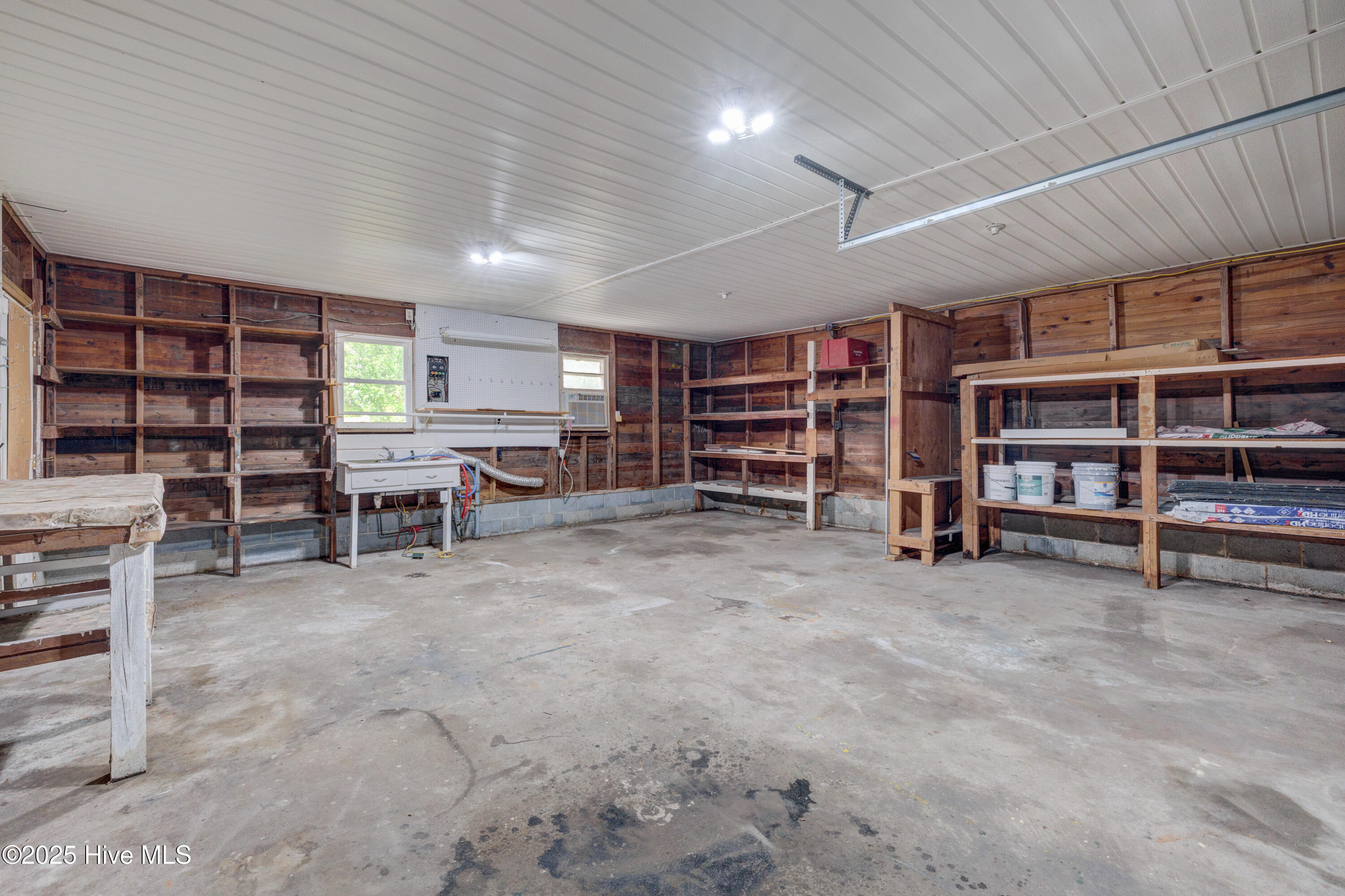 100547568 | Photo 29