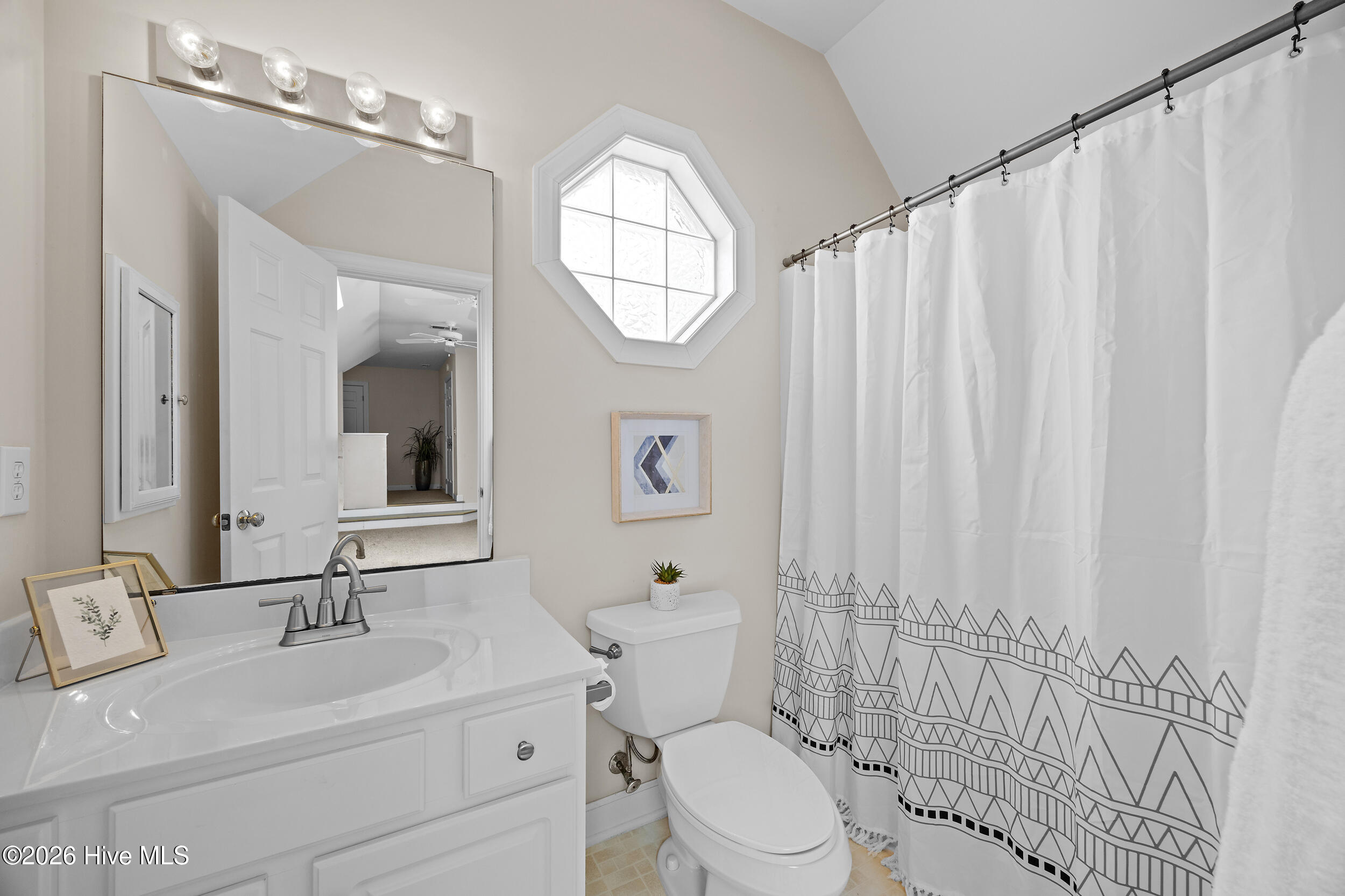 100564143 | Photo 31