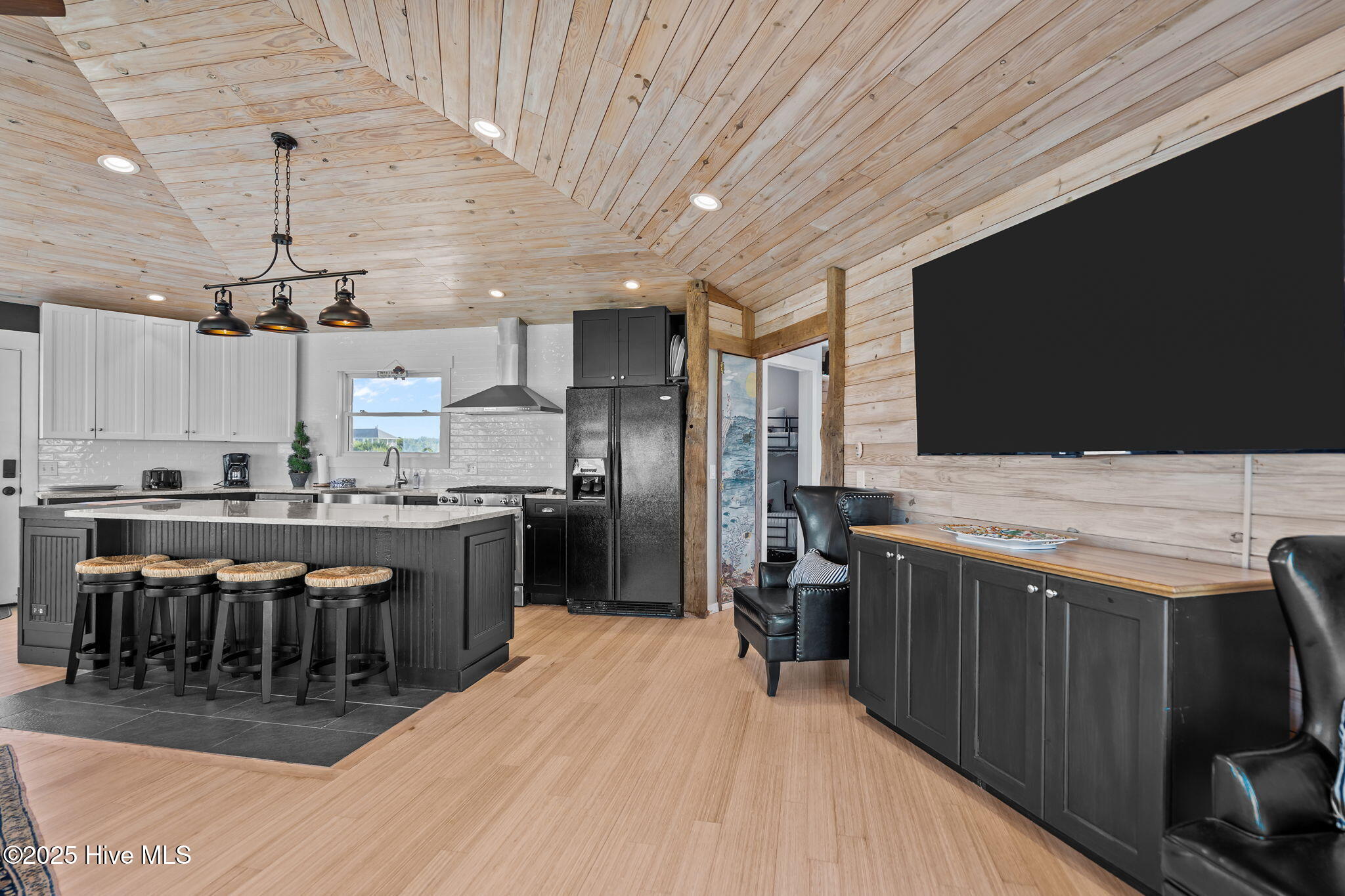 100550431 | Photo 24